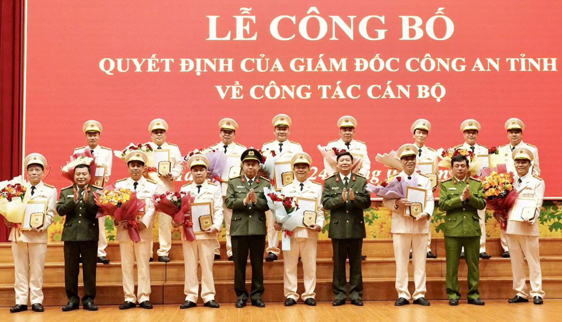 14 lãnh đạo cấp phòng Công an tỉnh Hà Giang nghỉ hưu trước tuổi- Ảnh 1. 14 lãnh đạo cấp phòng Công an tỉnh Hà Giang nghỉ hưu trước tuổi- Ảnh 1.