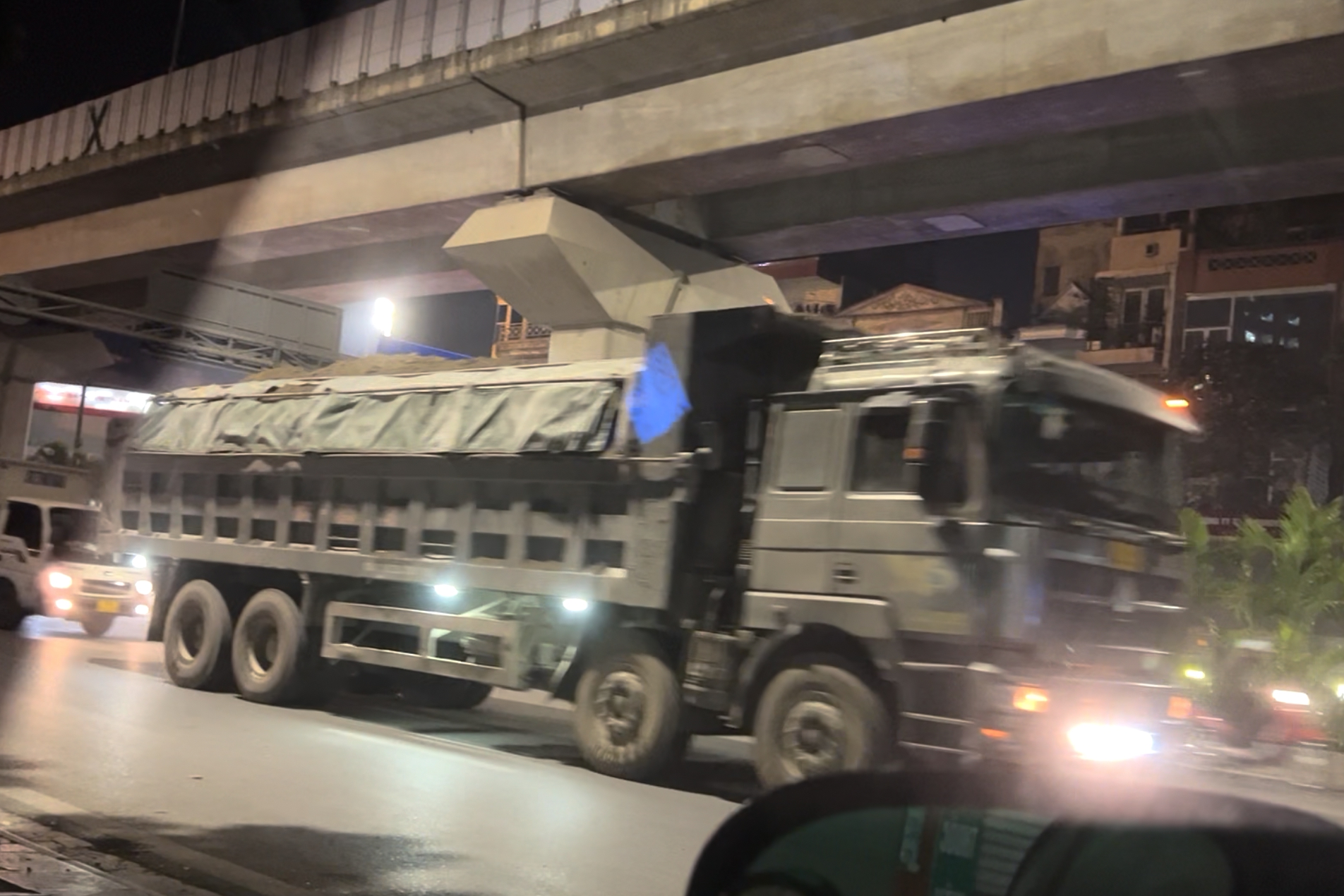 Vụ cải tạo kênh thì chậm, múc trộm cát thì nhanh: Phạt 1 người 45 triệu đồng- Ảnh 1. Vụ cải tạo kênh thì chậm, múc trộm cát thì nhanh: Phạt 1 người 45 triệu đồng- Ảnh 1.