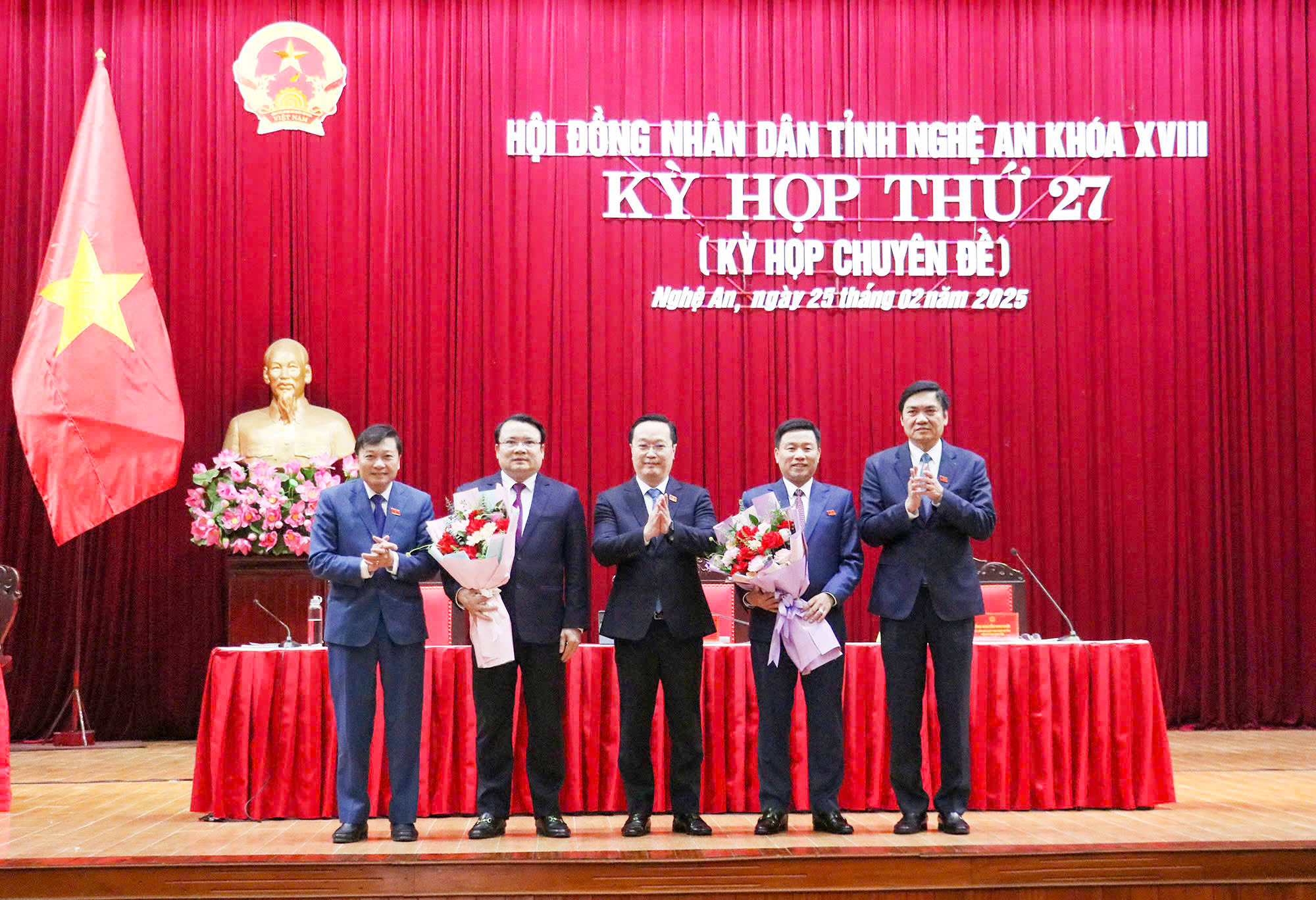 Nghệ An bầu bổ sung 2 phó chủ tịch tỉnh nhiệm kỳ 2021 - 2026 - Ảnh 1. Nghệ An bầu bổ sung 2 phó chủ tịch tỉnh nhiệm kỳ 2021 - 2026 - Ảnh 1.