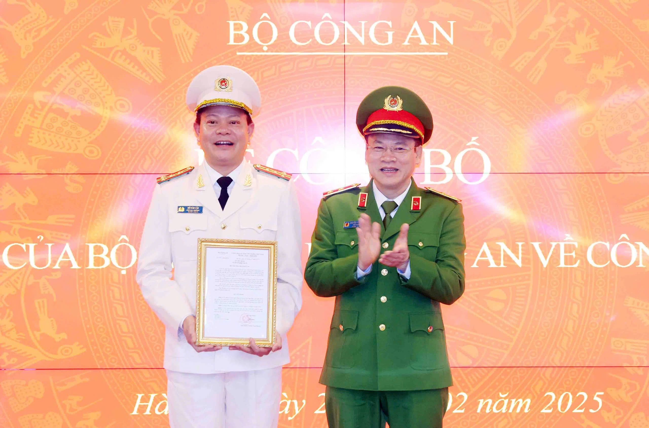 Đại tá Vũ Văn Tấn làm Cục trưởng C06- Ảnh 1. Đại tá Vũ Văn Tấn làm Cục trưởng C06- Ảnh 1.