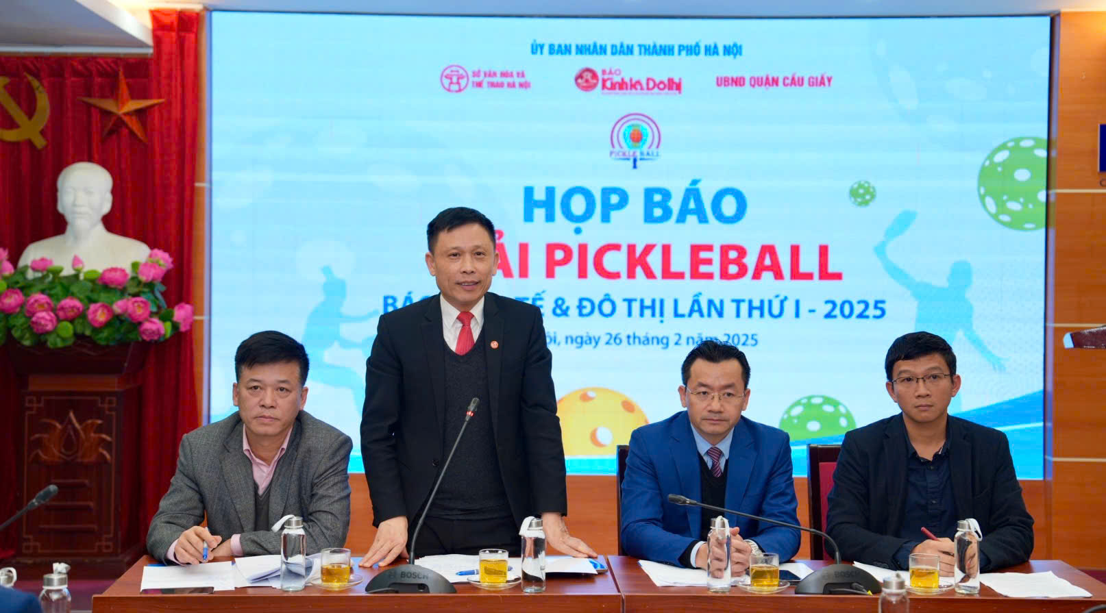 Tưng bừng khởi tranh giải pickleball báo Kinh tế và Đô thị- Ảnh 1. Tưng bừng khởi tranh giải pickleball báo Kinh tế và Đô thị- Ảnh 1.