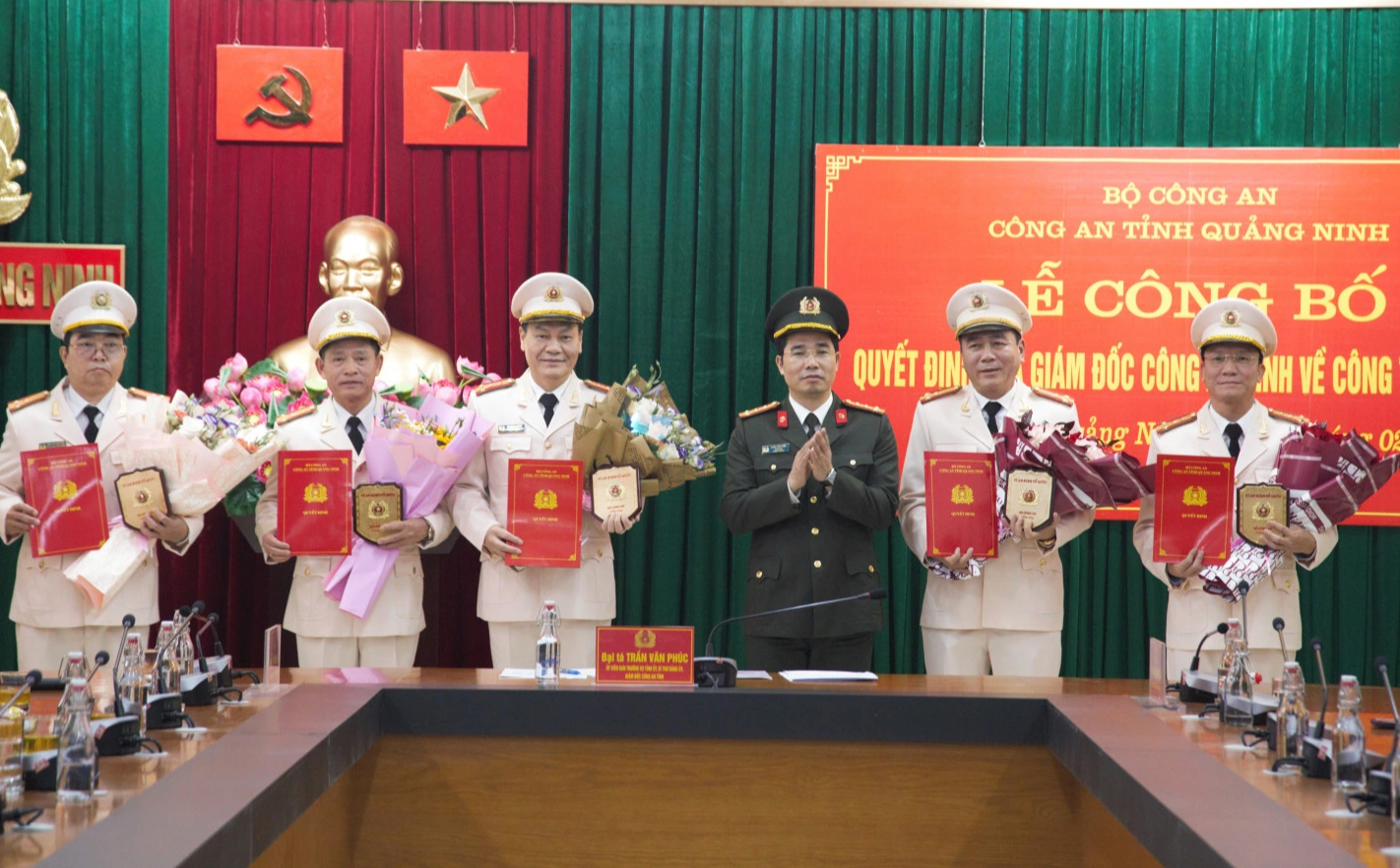 10 cán bộ cấp tá của Công an Quảng Ninh xin nghỉ hưu trước tuổi - Ảnh 1.