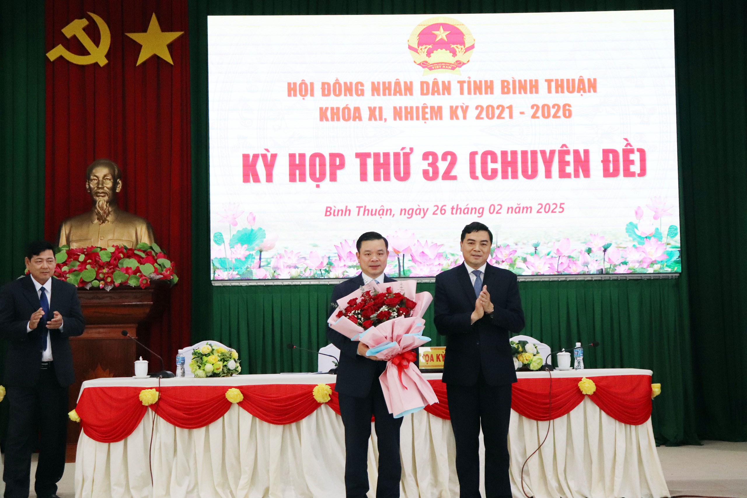Ông Đỗ Hữu Huy được bầu làm Chủ tịch UBND tỉnh Bình Thuận- Ảnh 2. Ông Đỗ Hữu Huy được bầu làm Chủ tịch UBND tỉnh Bình Thuận- Ảnh 2.