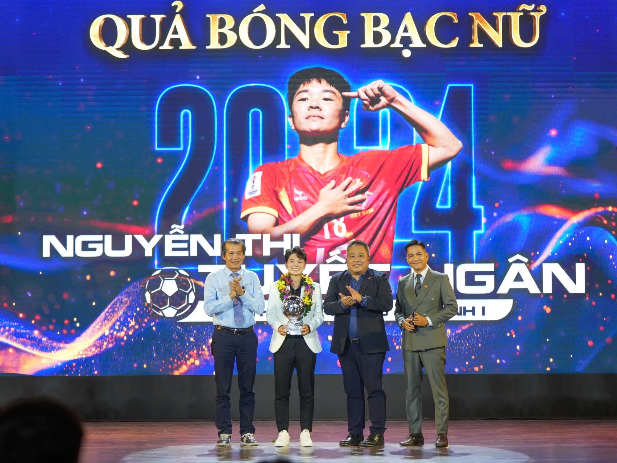 Tiền vệ Thùy Trang rất xứng đáng giành Quả bóng vàng nữ Việt Nam 2024- Ảnh 2. Tiền vệ Thùy Trang rất xứng đáng giành Quả bóng vàng nữ Việt Nam 2024- Ảnh 2.
