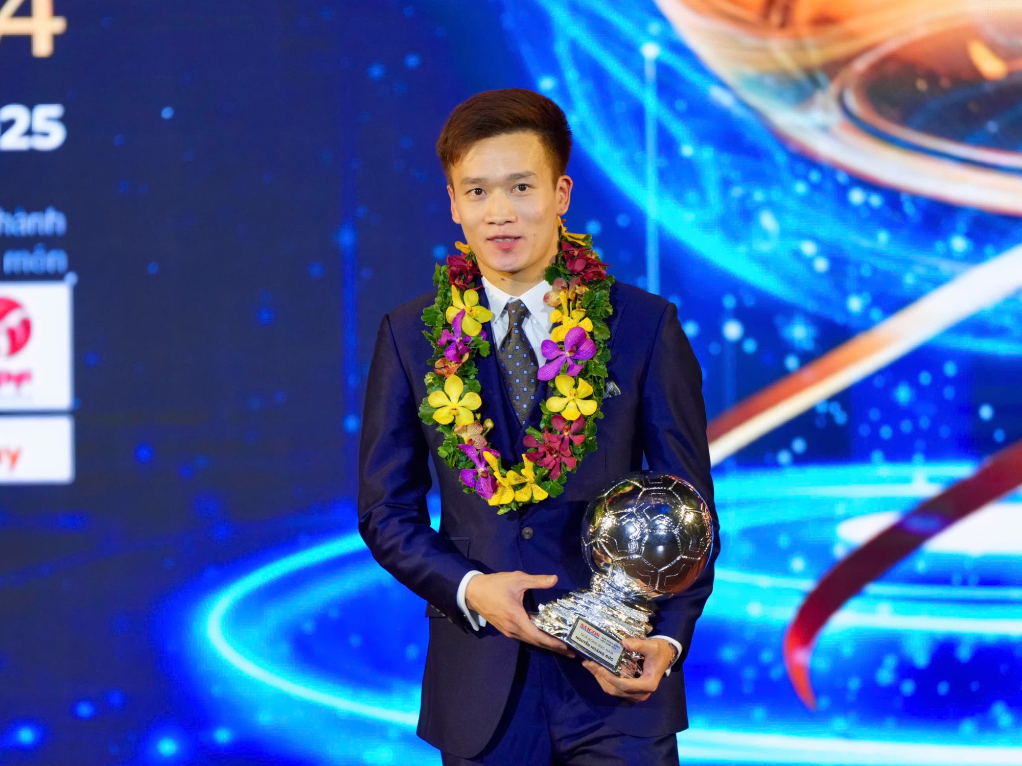 Tiến Linh chinh phục thành công Quả bóng vàng Việt Nam 2024, Hoàng Đức giành Quả bóng bạc- Ảnh 4. Tiến Linh chinh phục thành công Quả bóng vàng Việt Nam 2024, Hoàng Đức giành Quả bóng bạc- Ảnh 4.