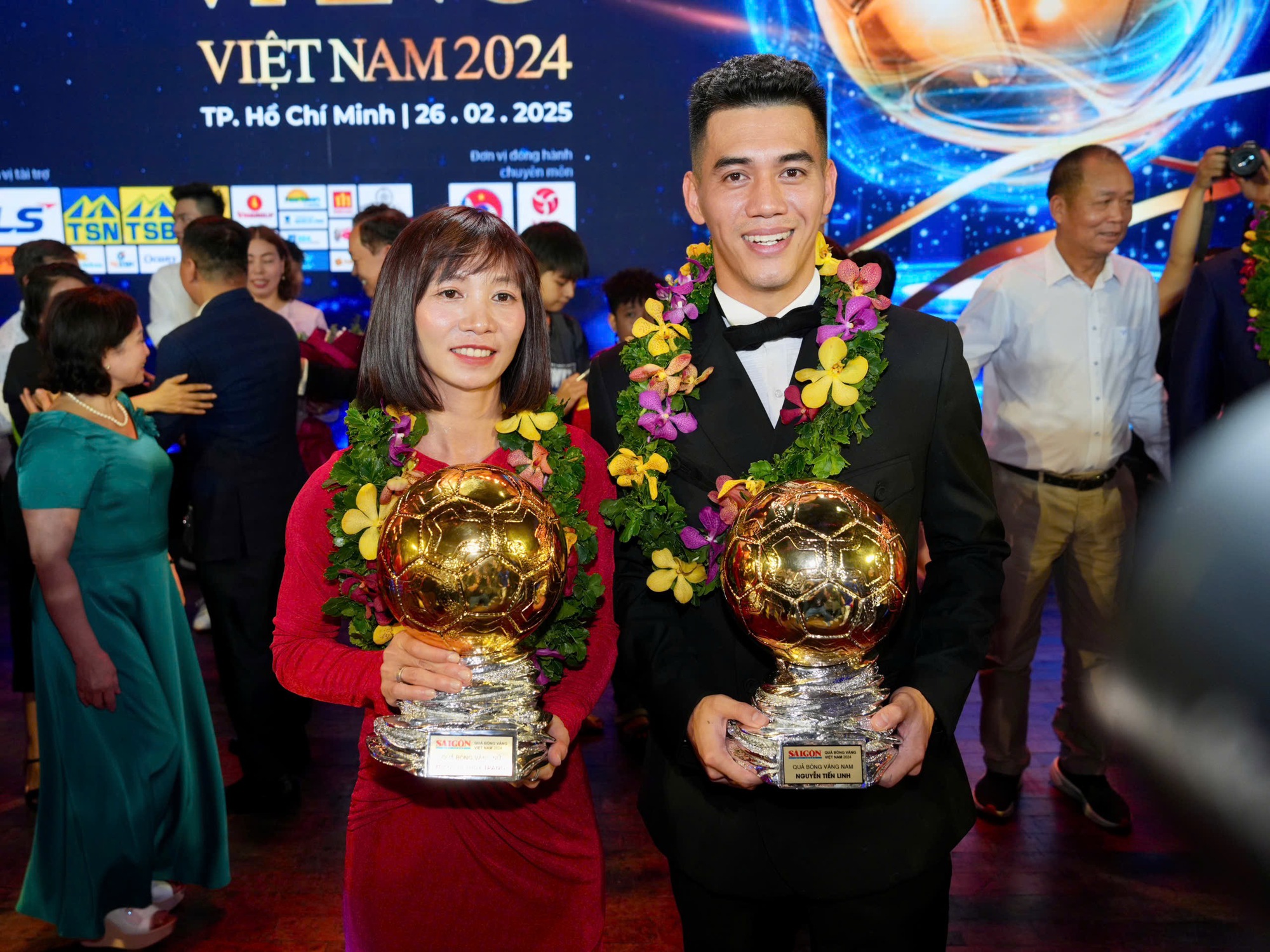 Cực thú vị khi FIFA chúc mừng tân Quả bóng vàng Việt Nam Tiến Linh: Anh Thể…- Ảnh 1. Cực thú vị khi FIFA chúc mừng tân Quả bóng vàng Việt Nam Tiến Linh: Anh Thể…- Ảnh 1.