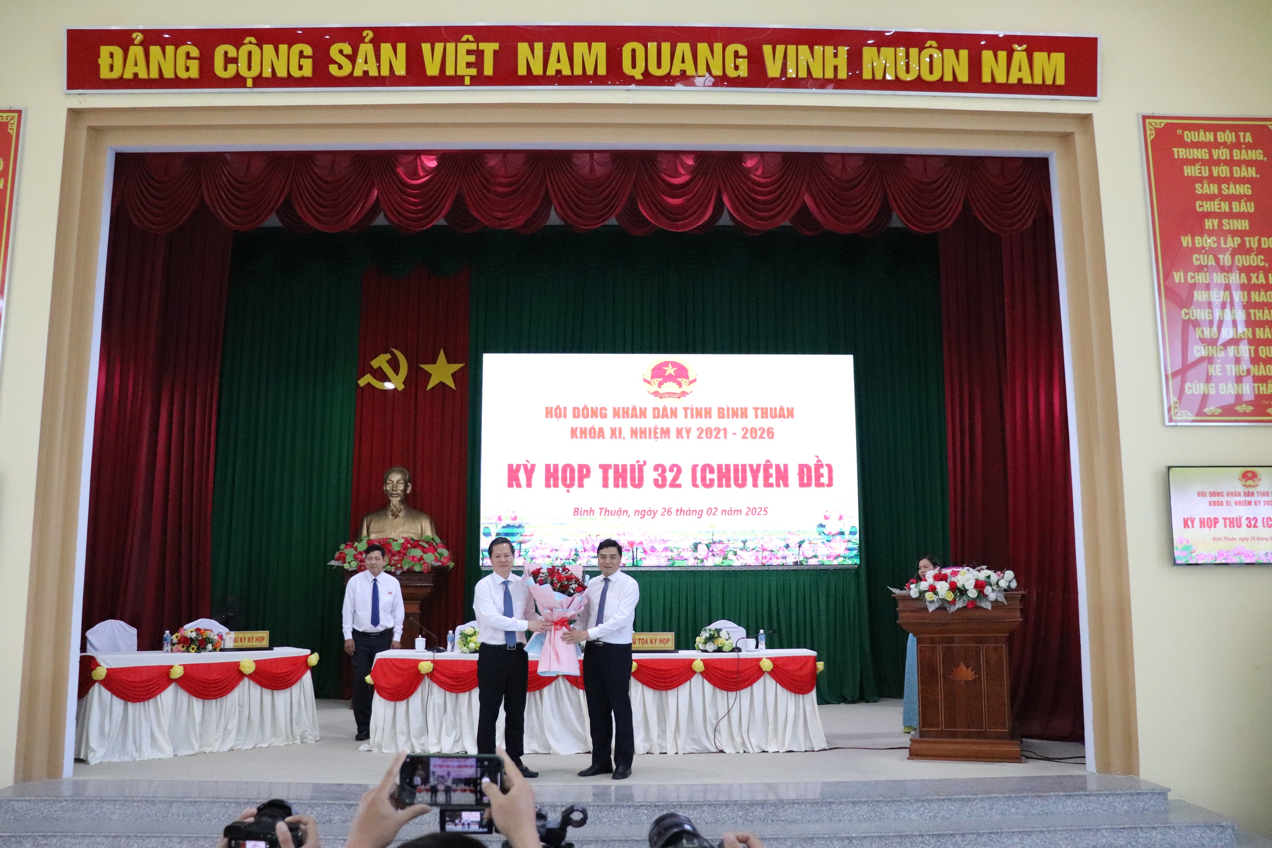 Ông Đỗ Hữu Huy được bầu làm Chủ tịch UBND tỉnh Bình Thuận- Ảnh 1. Ông Đỗ Hữu Huy được bầu làm Chủ tịch UBND tỉnh Bình Thuận- Ảnh 1.