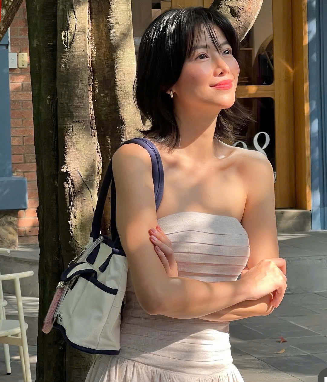 Přivítejte léto s topem bez ramínek pro dokonalou krásu - Foto 10. Chào hè với áo quây cho nàng đẹp hoàn hảo- Ảnh 10.