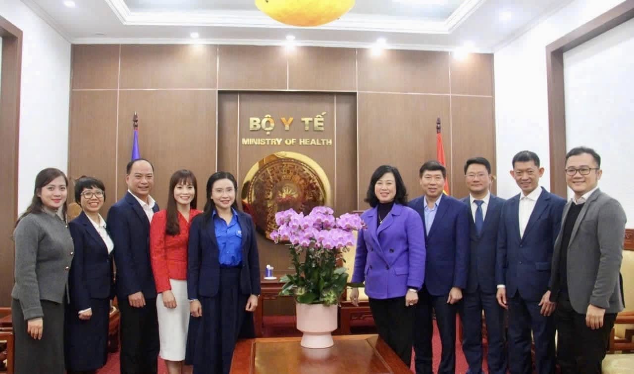 T.Ư Đoàn chúc mừng Bộ Y tế và thăm gia đình liệt sĩ Đặng Thùy Trâm- Ảnh 1. T.Ư Đoàn chúc mừng Bộ Y tế và thăm gia đình liệt sĩ Đặng Thùy Trâm- Ảnh 1.