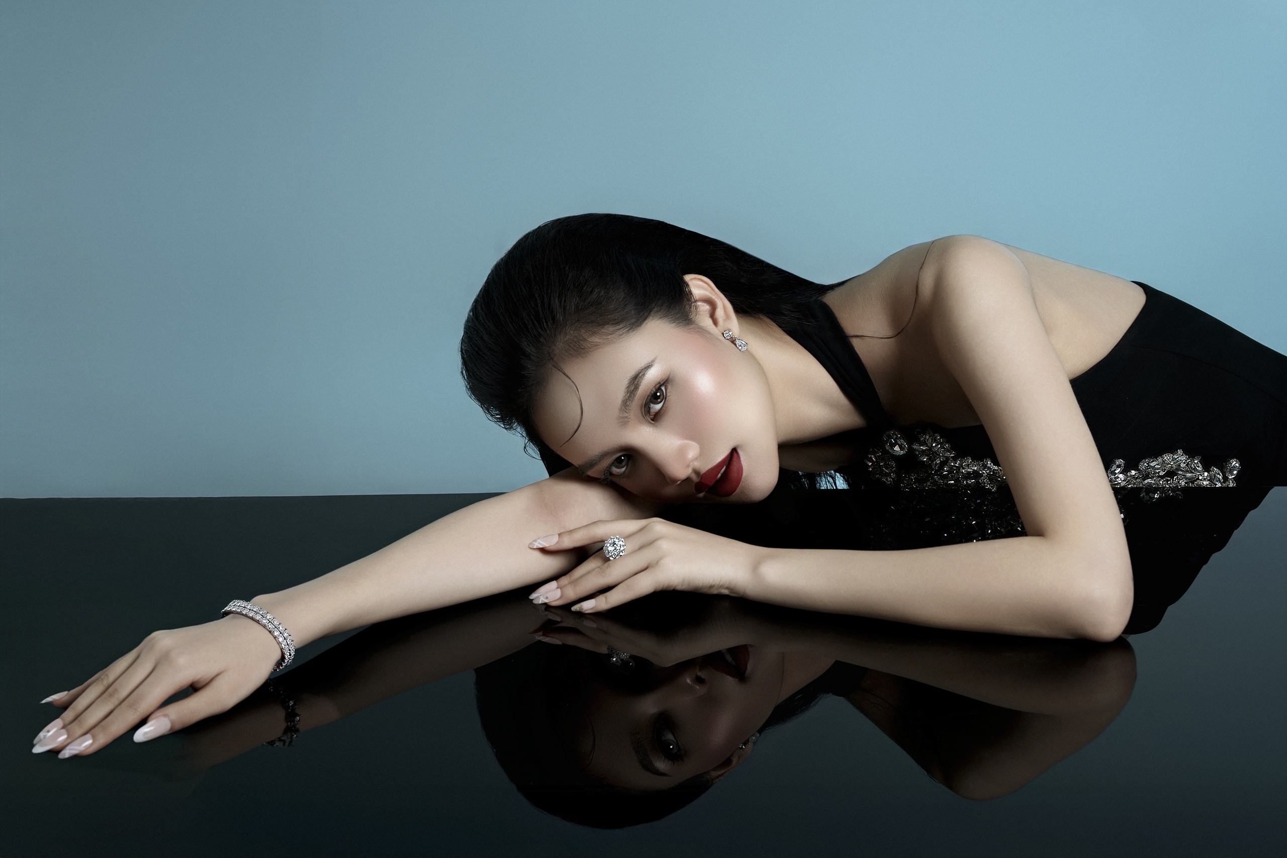 لباس مشکی، اغواکننده ترین لباسی که هر زنی به آن نیاز دارد - عکس ۳. Đầm đen, trang phục quyến rũ nhất mà mọi phụ nữ đều cần- Ảnh 3.