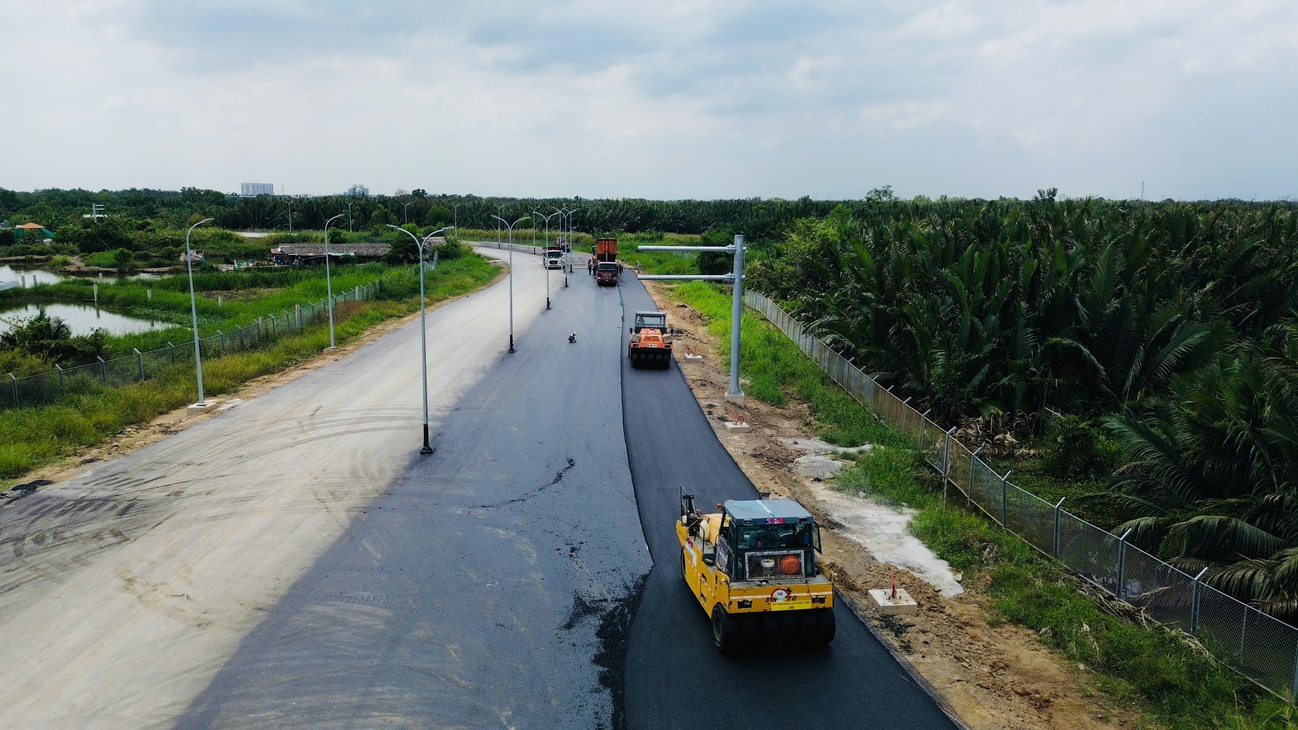 Thêm 18,8 km cao tốc Bến Lức - Long Thành thông xe vào 30.4- Ảnh 1. Thêm 18,8 km cao tốc Bến Lức - Long Thành thông xe vào 30.4- Ảnh 1.