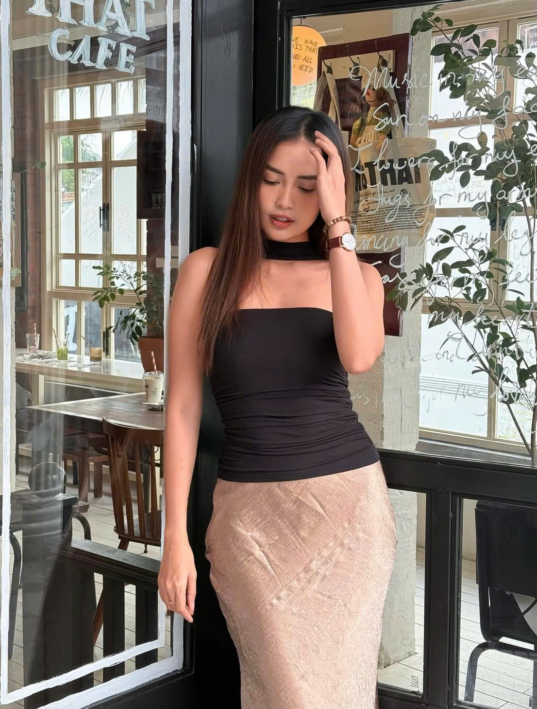 Přivítejte léto s topem bez ramínek pro dokonalou krásu - Foto 1. Chào hè với áo quây cho nàng đẹp hoàn hảo- Ảnh 1.