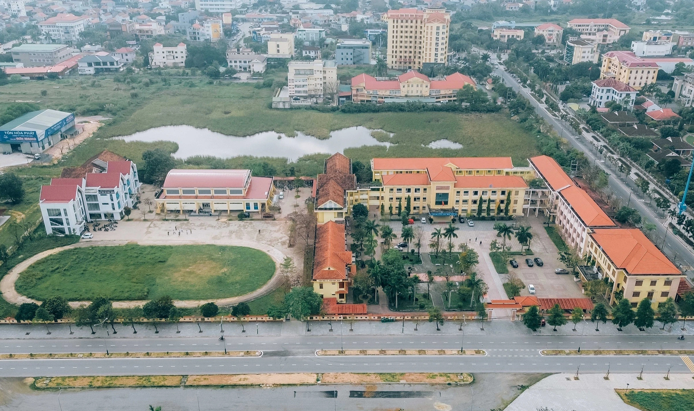 Ngắm ngôi trường mang tên Đại tướng Võ Nguyên Giáp, nơi tổ chức Tư vấn mùa thi- Ảnh 4.