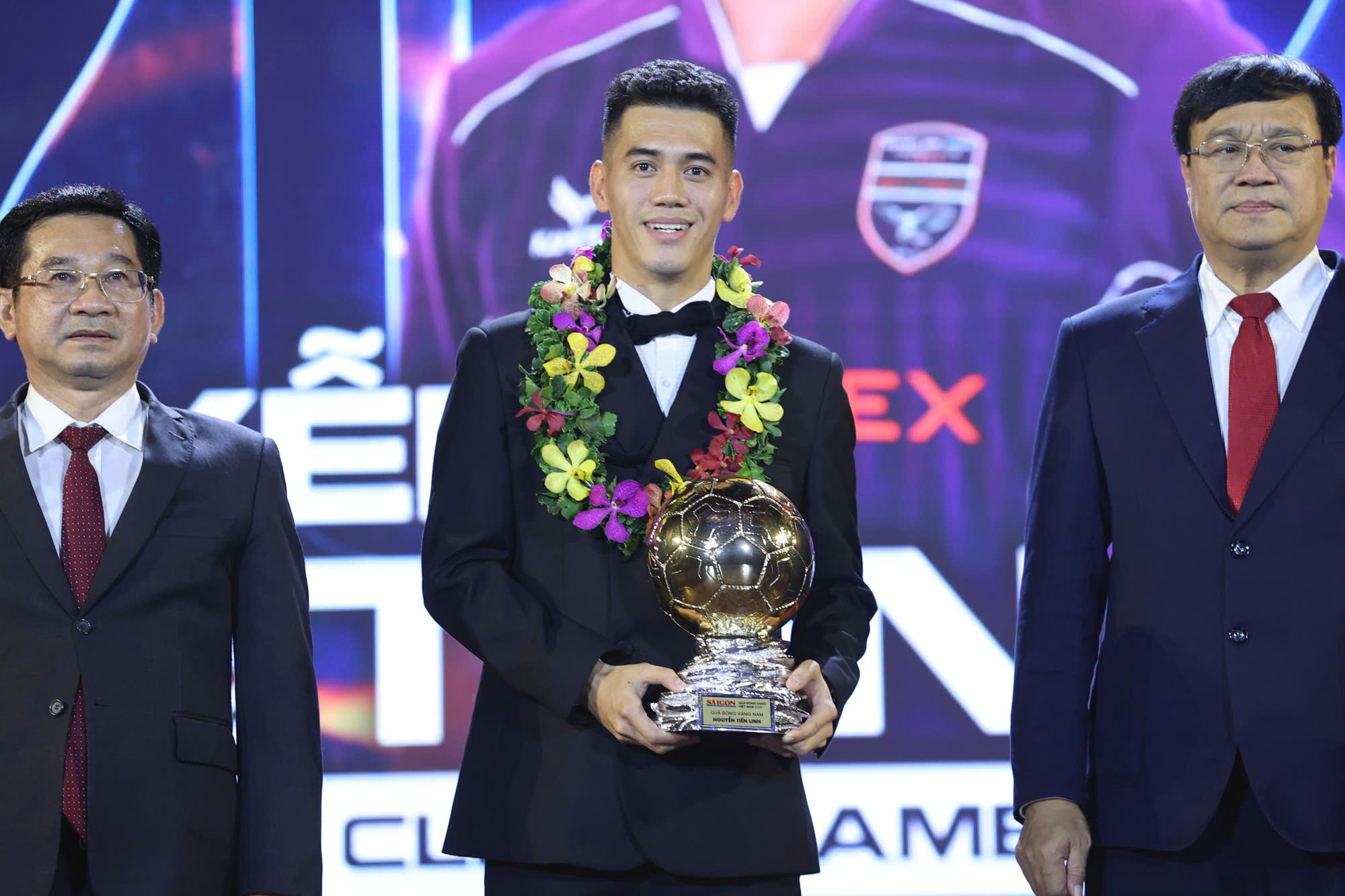 Lịch thi đấu vòng 15 V-League: Tân Quả bóng vàng Việt Nam Tiến Linh chạm trán đội nào?- Ảnh 1. Lịch thi đấu vòng 15 V-League: Tân Quả bóng vàng Việt Nam Tiến Linh chạm trán đội nào?- Ảnh 1.