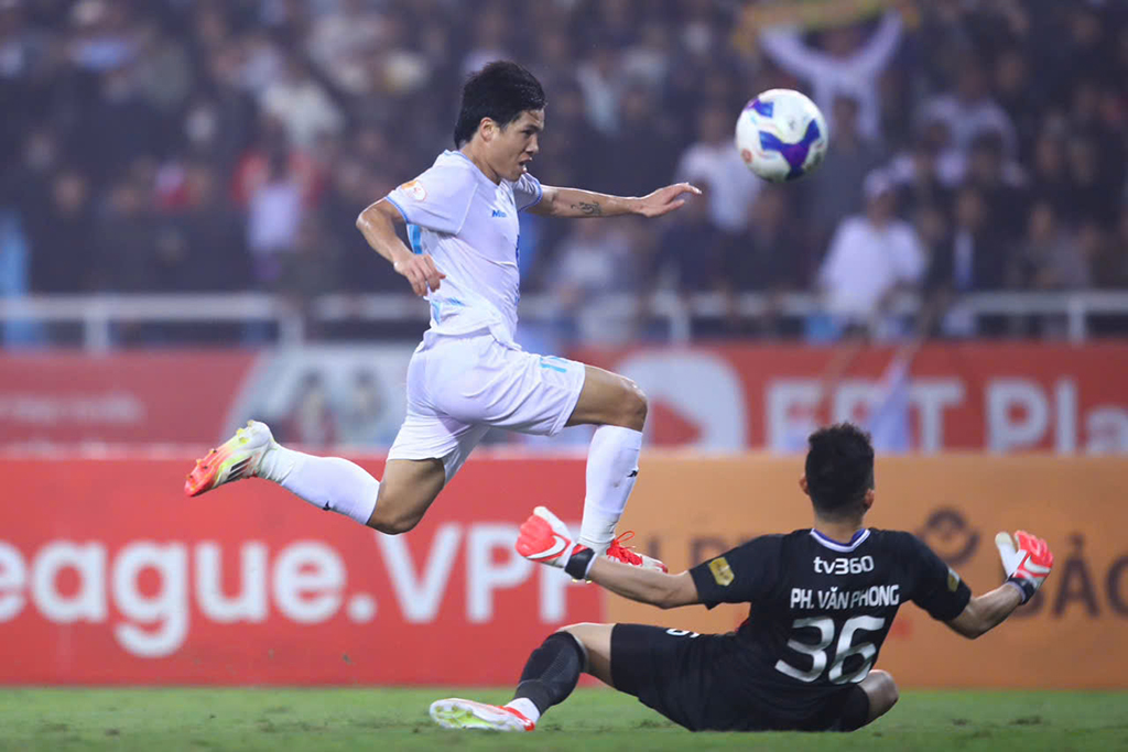 V-League càng hay, HLV Kim Sang-sik càng sung sướng- Ảnh 1. V-League càng hay, HLV Kim Sang-sik càng sung sướng- Ảnh 1.