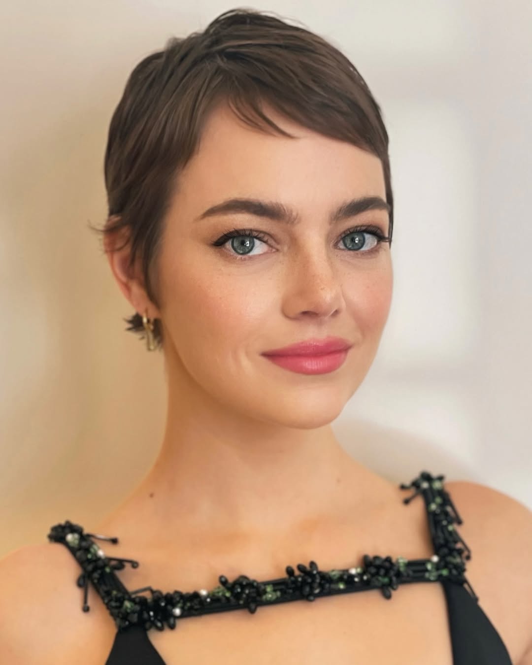 짧은 헤어스타일이 트렌드를 선도하고 있으며, 아름답게 보이기 위해 커트합니다. - 사진 5. Kiểu tóc ngắn đang dẫn đầu xu hướng, cắt là xinh lung linh- Ảnh 5.