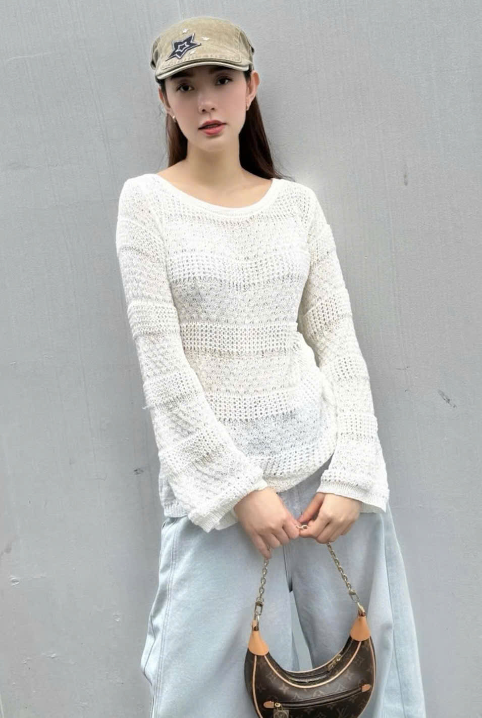 Τονίστε την εμφάνισή σας με λευκά πουκάμισα - Φωτογραφία 3. Tô điểm cho vẻ ngoài nổi bật với những chiếc áo trắng- Ảnh 3.