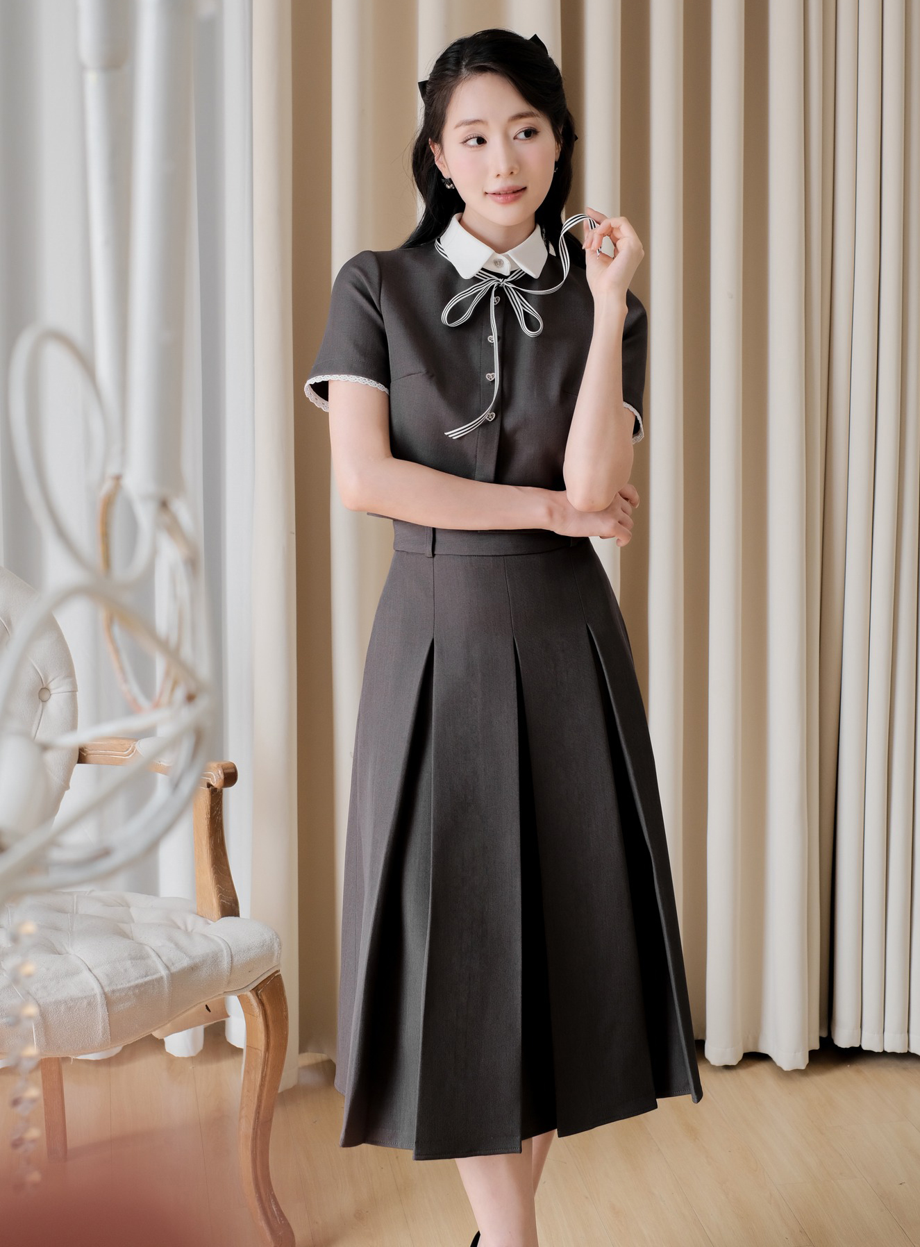 Lång kjol och blus, en flexibel och vacker kombination för soliga dagar - Bild 3. Chân váy dài và áo kiểu, combo mặc đẹp linh hoạt cho ngày nắng- Ảnh 3.