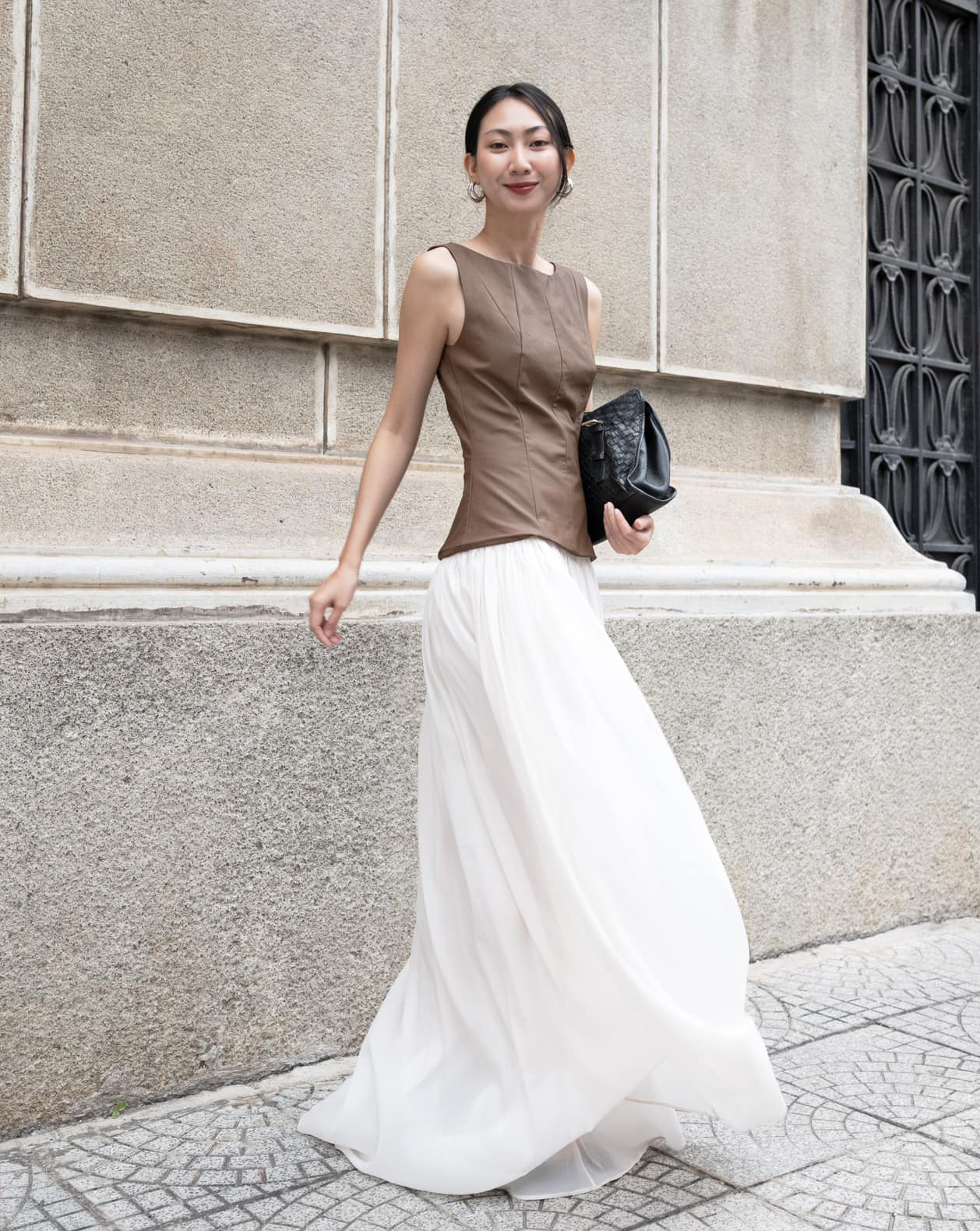 Lång kjol och blus, en flexibel och vacker kombination för soliga dagar - Bild 10. Chân váy dài và áo kiểu, combo mặc đẹp linh hoạt cho ngày nắng- Ảnh 10.