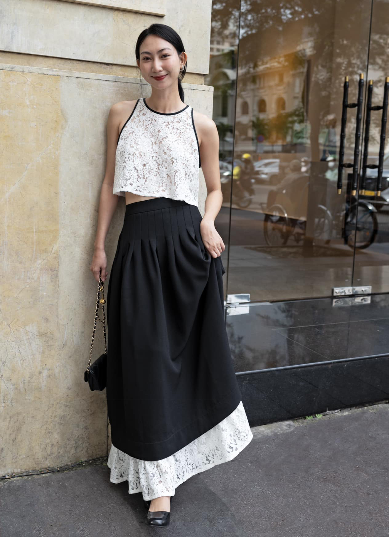 Lång kjol och blus, en flexibel och vacker kombination för soliga dagar - Bild 9. Chân váy dài và áo kiểu, combo mặc đẹp linh hoạt cho ngày nắng- Ảnh 9.