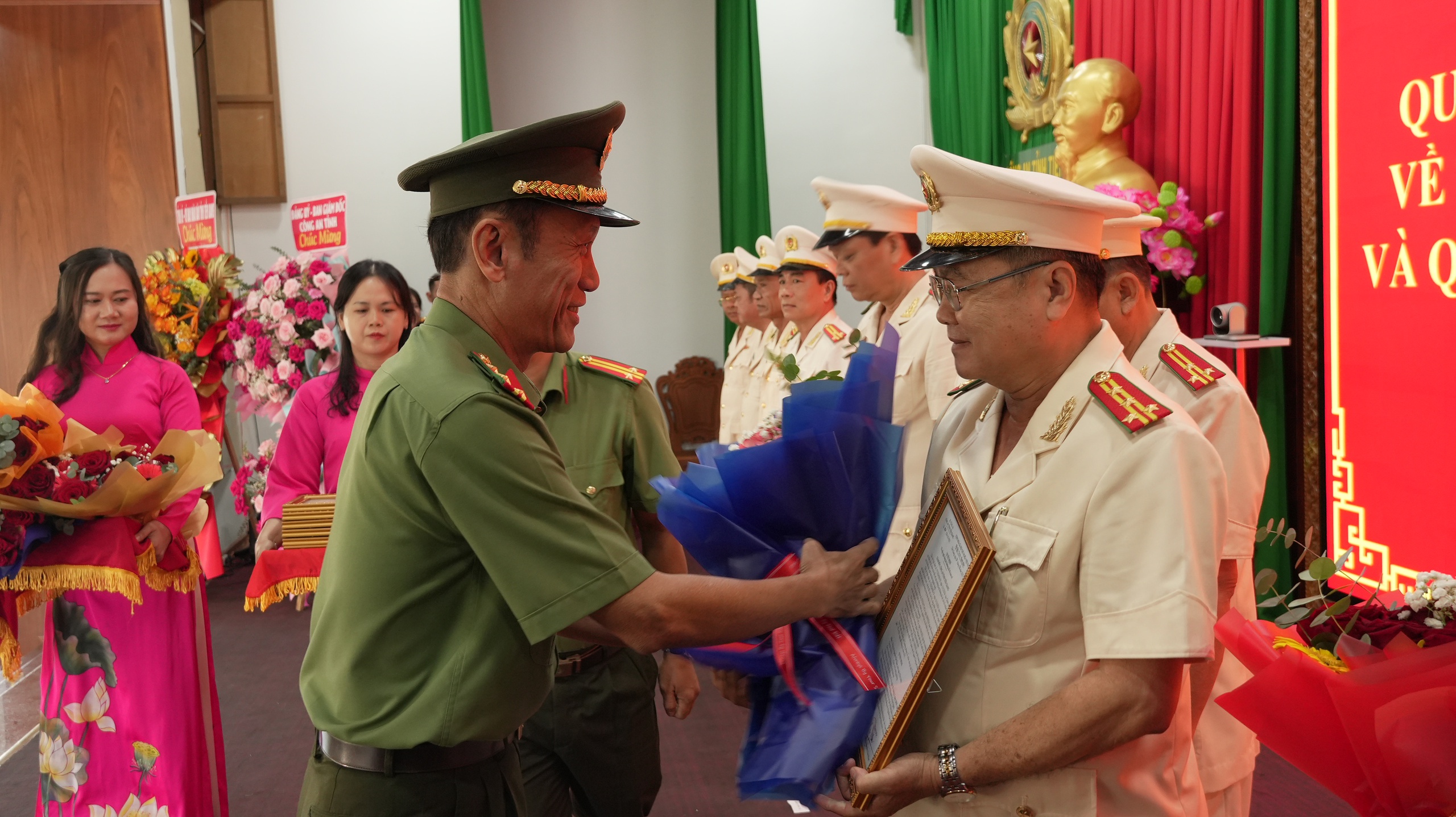 Tiền Giang cải tổ công an: 28 Lãnh đạo tự nguyện nghỉ hưu trước tuổi - Ảnh 1. Tiền Giang cải tổ công an: 28 Lãnh đạo tự nguyện nghỉ hưu trước tuổi - Ảnh 1.