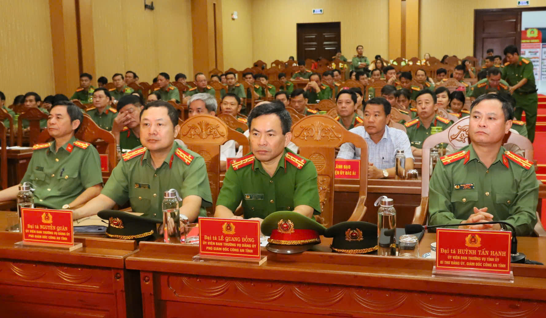 Công an Ninh Thuận công bố quyết định giải thể Công an huyện và thành phố- Ảnh 2. Công an Ninh Thuận công bố quyết định giải thể Công an huyện và thành phố- Ảnh 2.