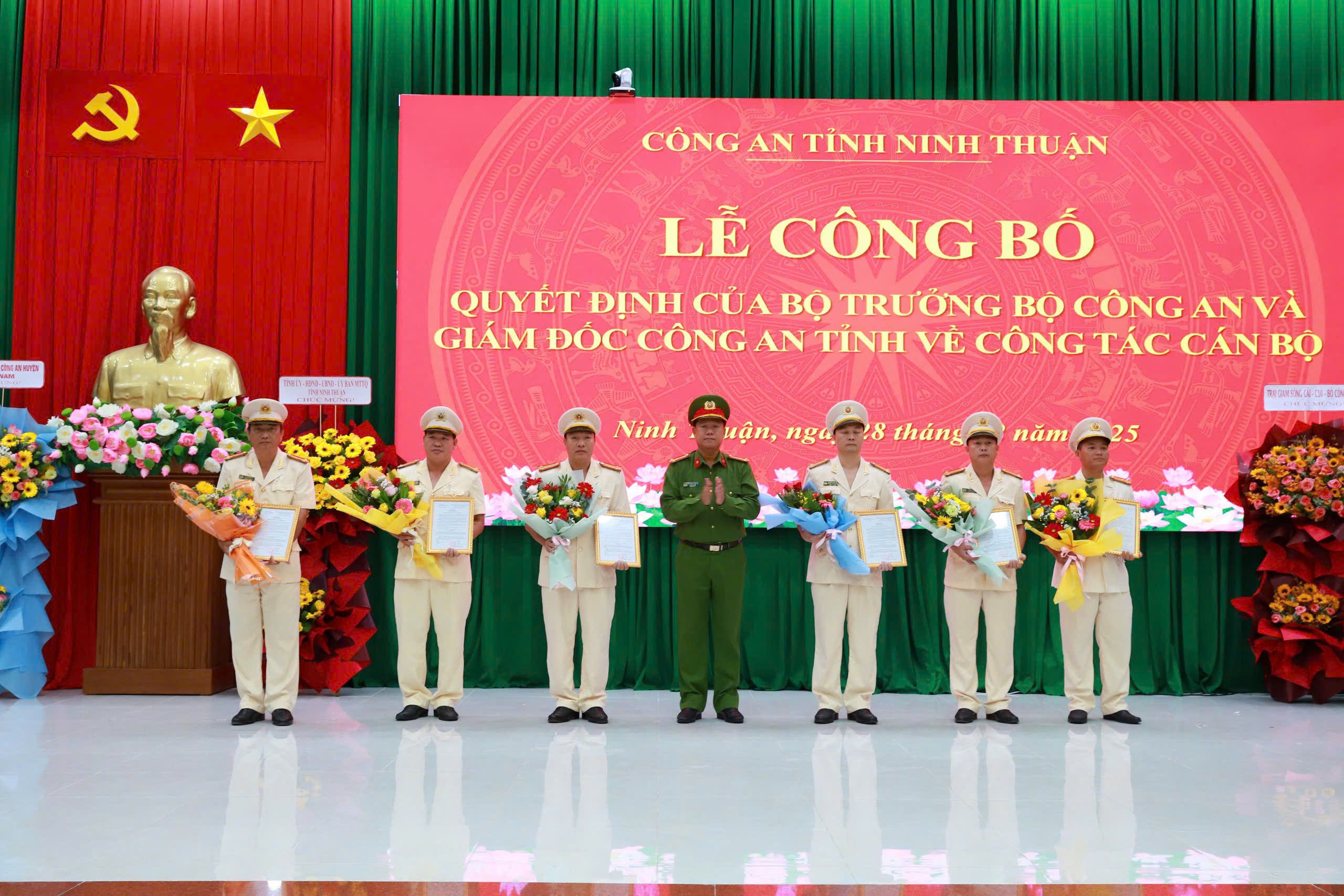 Công an Ninh Thuận công bố quyết định giải thể Công an huyện và thành phố- Ảnh 1. Công an Ninh Thuận công bố quyết định giải thể Công an huyện và thành phố- Ảnh 1.