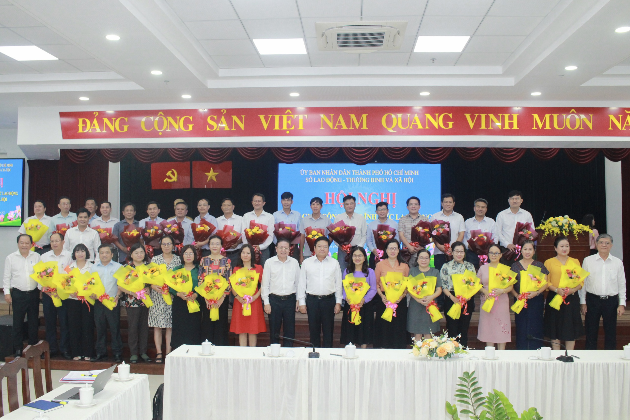 Sở LĐ-TB-XH TP.HCM bàn giao 7 chức năng, nhiệm vụ cho các bên - Ảnh 7.