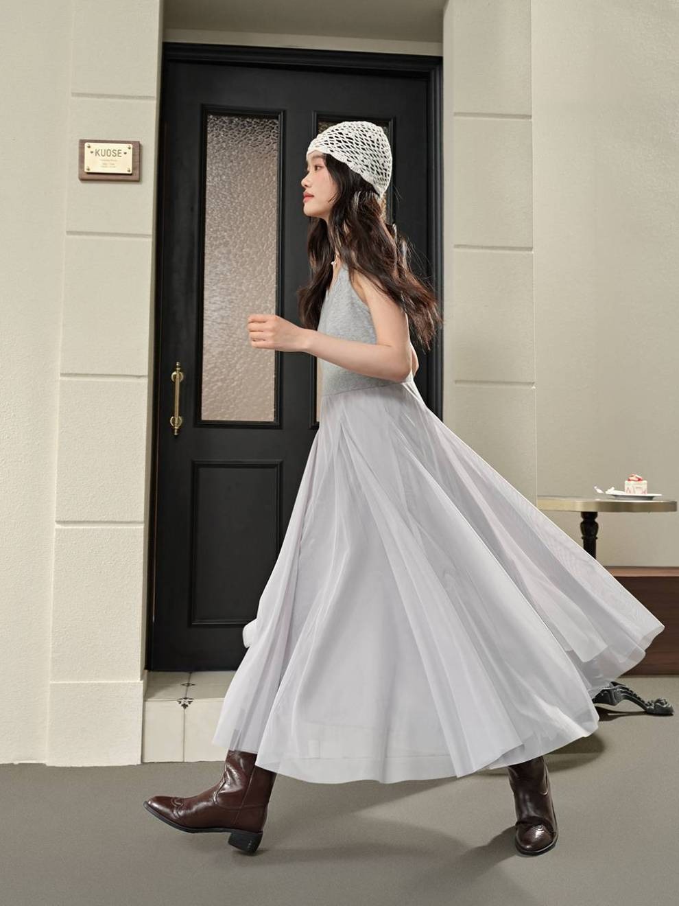 Bersinar pada hari-hari musim bunga dengan keindahan lembut skirt kembang - Foto 1. Tỏa sáng ngày xuân với vẻ đẹp dịu dàng của váy xòe- Ảnh 1.