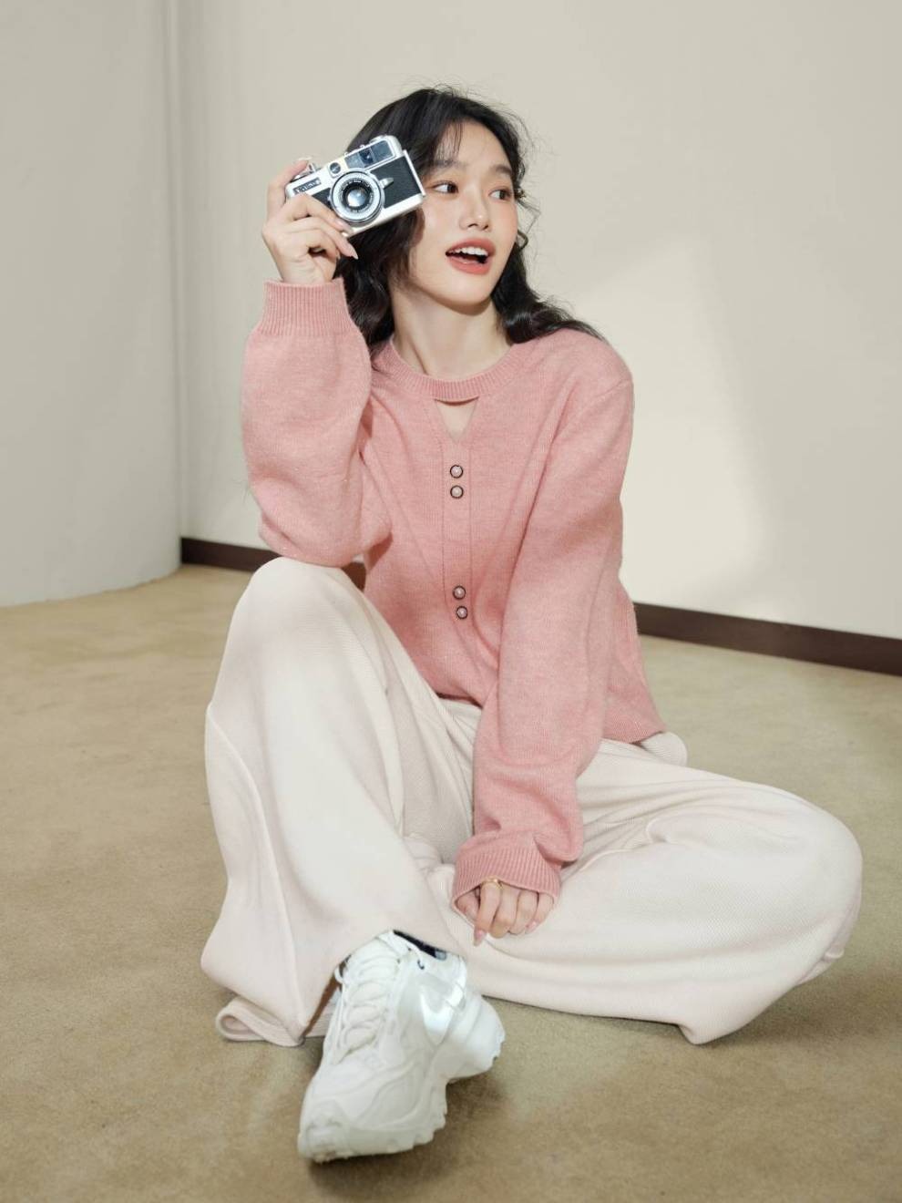 카디건으로 젊고 따뜻하게 옷을 입으세요 - 사진 3. Lên đồ trẻ trung đầy ấm áp với áo cardigan- Ảnh 3.