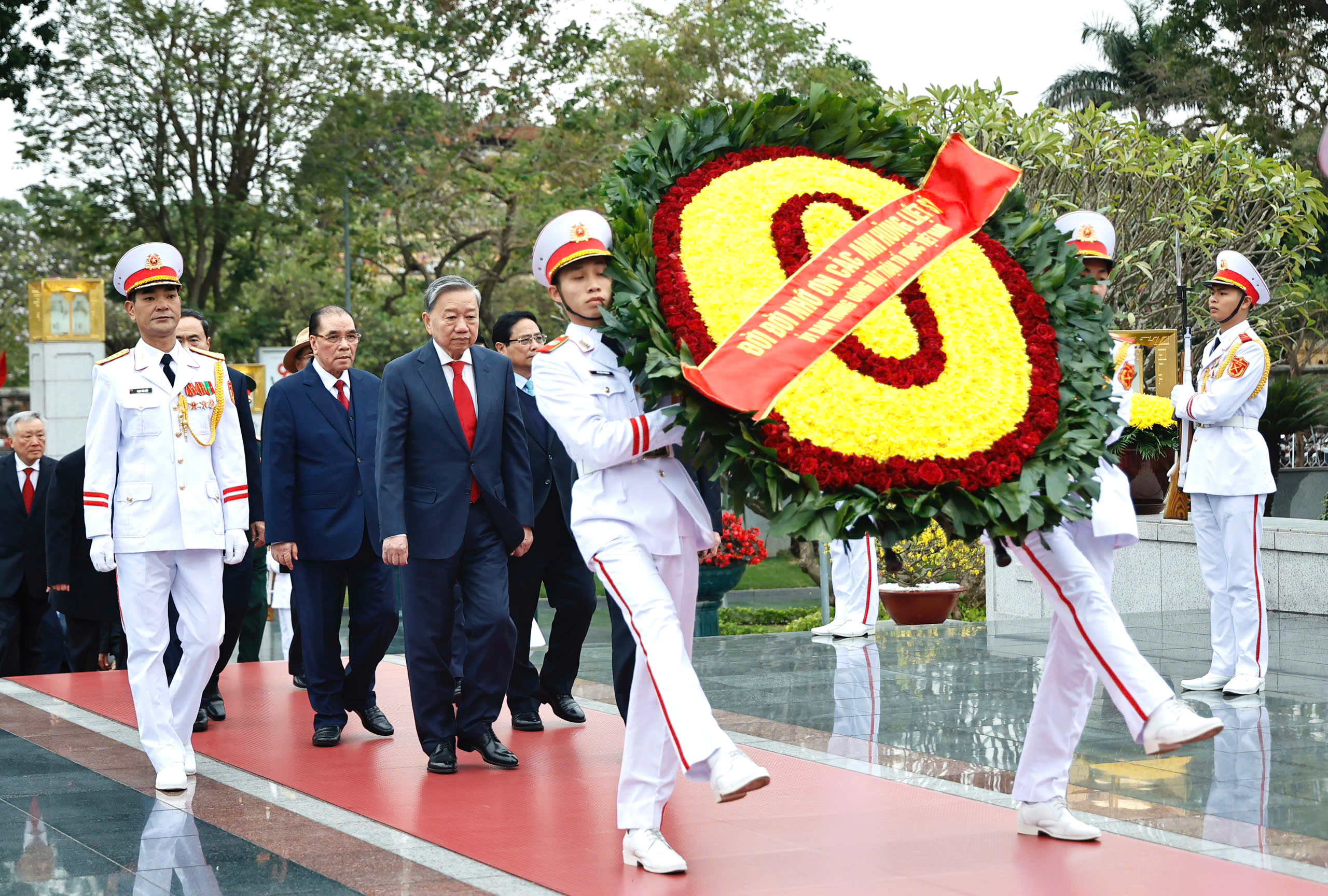 Lãnh đạo Đảng, Nhà nước viếng Chủ tịch Hồ Chí Minh ngày thành lập Đảng- Ảnh 9.