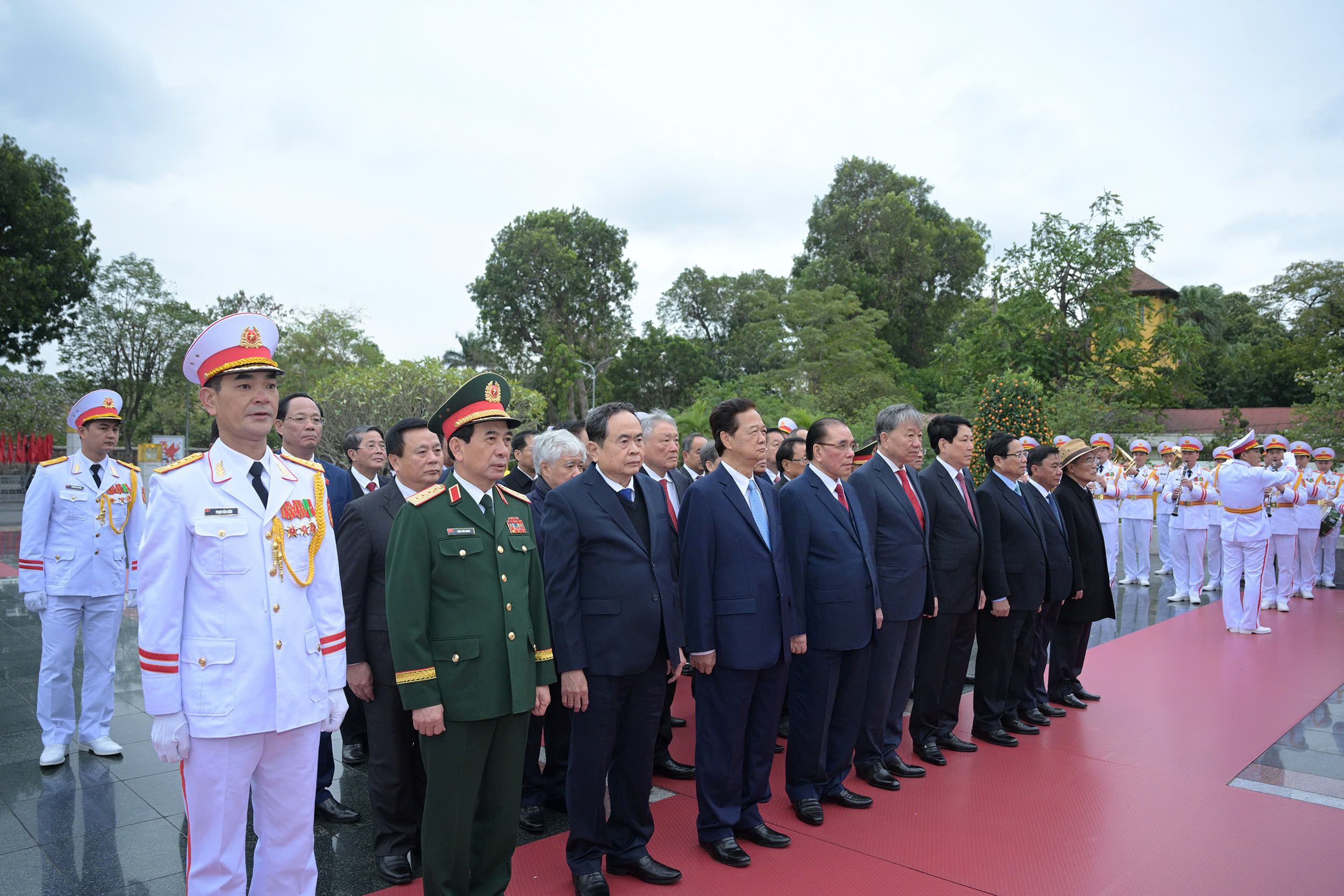 Lãnh đạo Đảng, Nhà nước viếng Chủ tịch Hồ Chí Minh ngày thành lập Đảng- Ảnh 10.