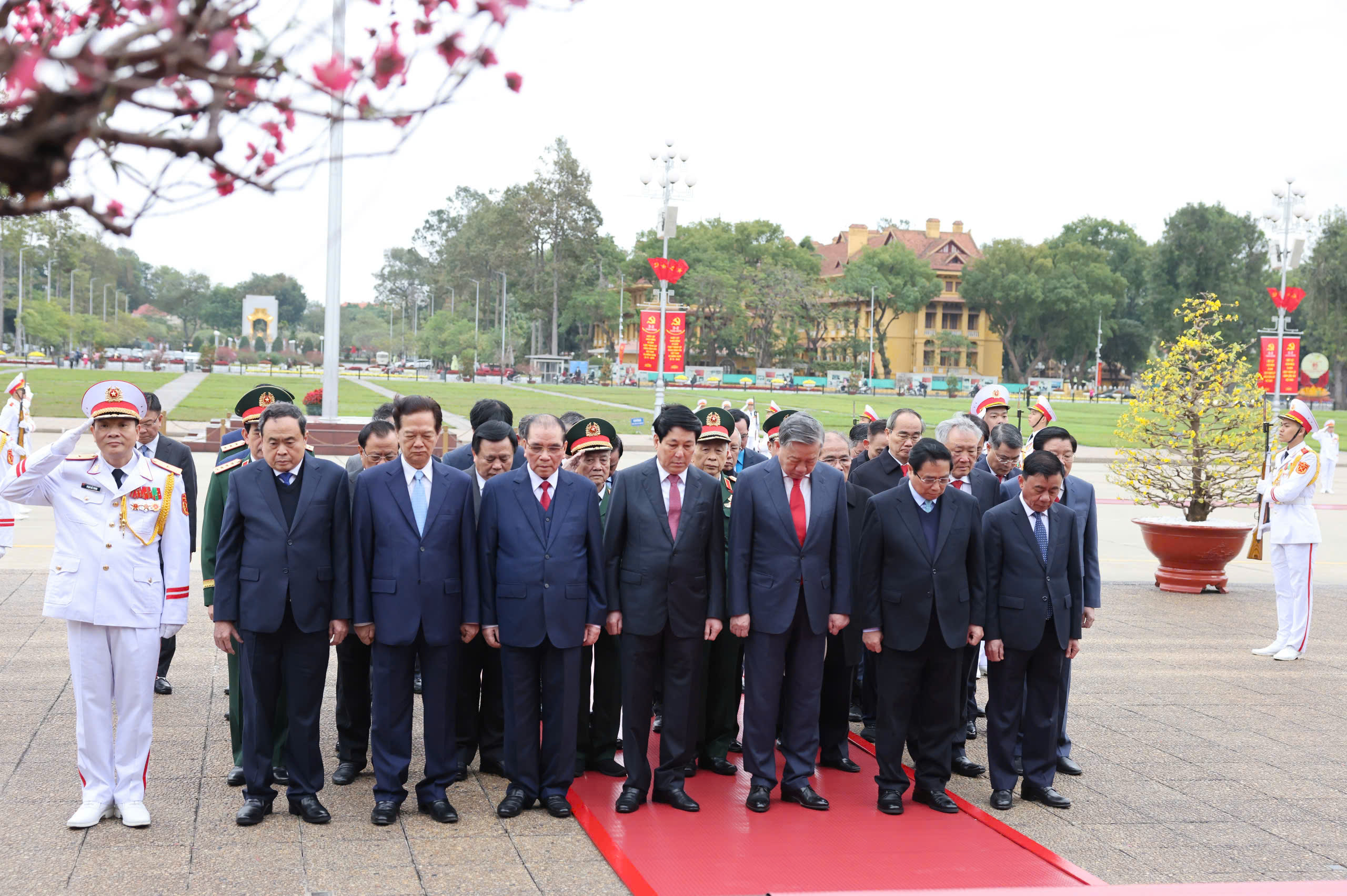 Lãnh đạo Đảng, Nhà nước viếng Chủ tịch Hồ Chí Minh ngày thành lập Đảng- Ảnh 2.