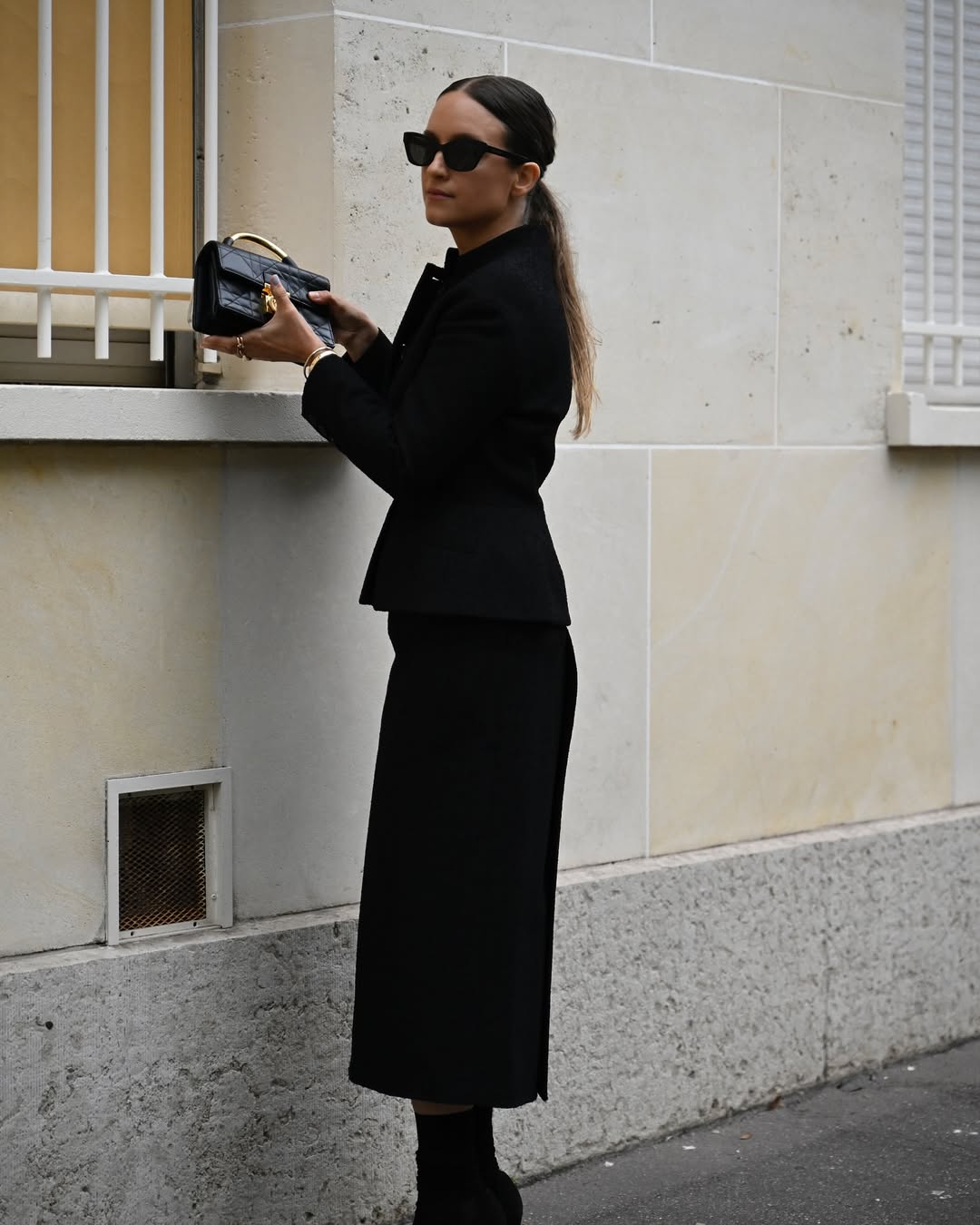 Модные блейзеры для весны-лета 2025 года — Фото 3. Những chiếc áo blazer thời thượng cho bạn diện mùa xuân hè 2025- Ảnh 3.