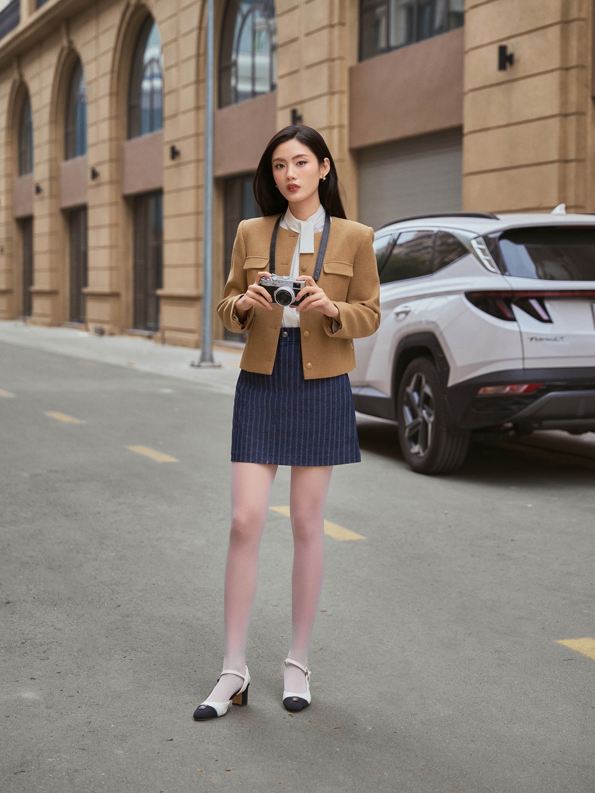 Chinh phục mùa lạnh với những món đồ thời trang vải dạ sang trọng- Ảnh 3. Chinh phục mùa lạnh với những món đồ thời trang vải dạ sang trọng- Ảnh 3.