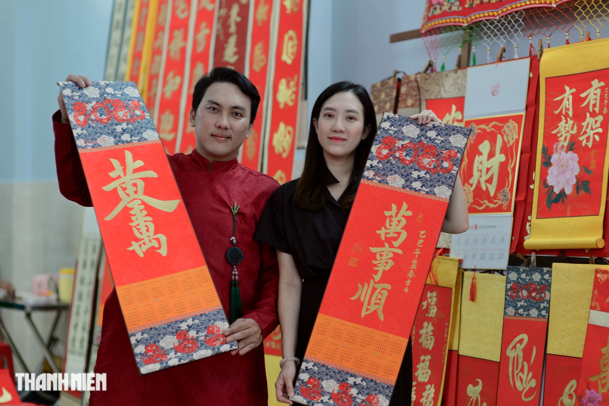 Xin chữ 'Ý trung nhân' ngày xuân, cô gái nên duyên với ông đồ- Ảnh 4. Xin chữ 'Ý trung nhân' ngày xuân, cô gái nên duyên với ông đồ- Ảnh 4.