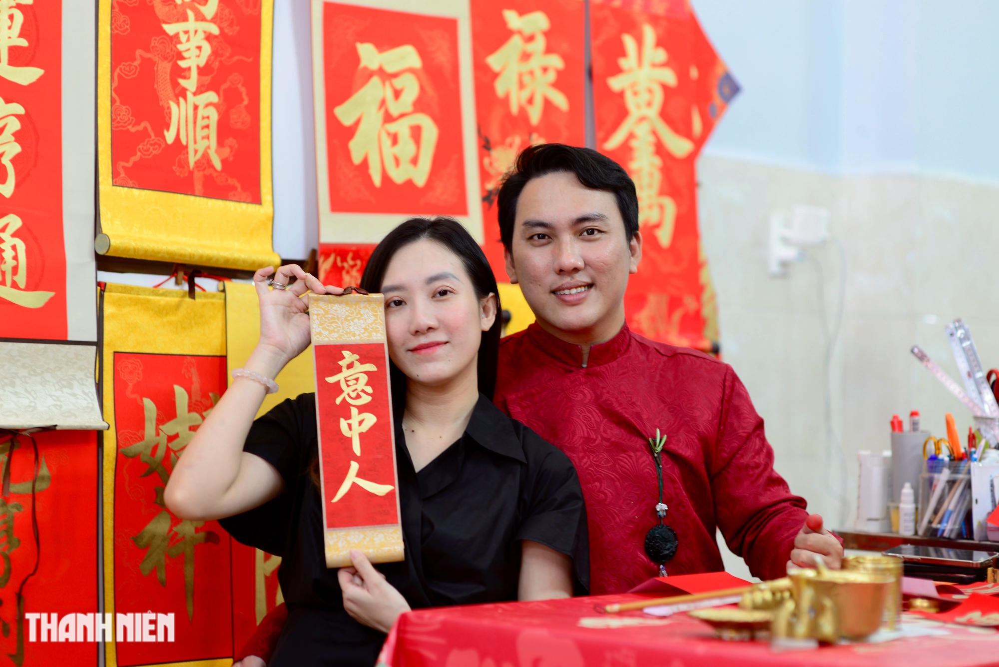 Xin chữ 'Ý trung nhân' ngày xuân, cô gái nên duyên với ông đồ- Ảnh 1. Xin chữ 'Ý trung nhân' ngày xuân, cô gái nên duyên với ông đồ- Ảnh 1.