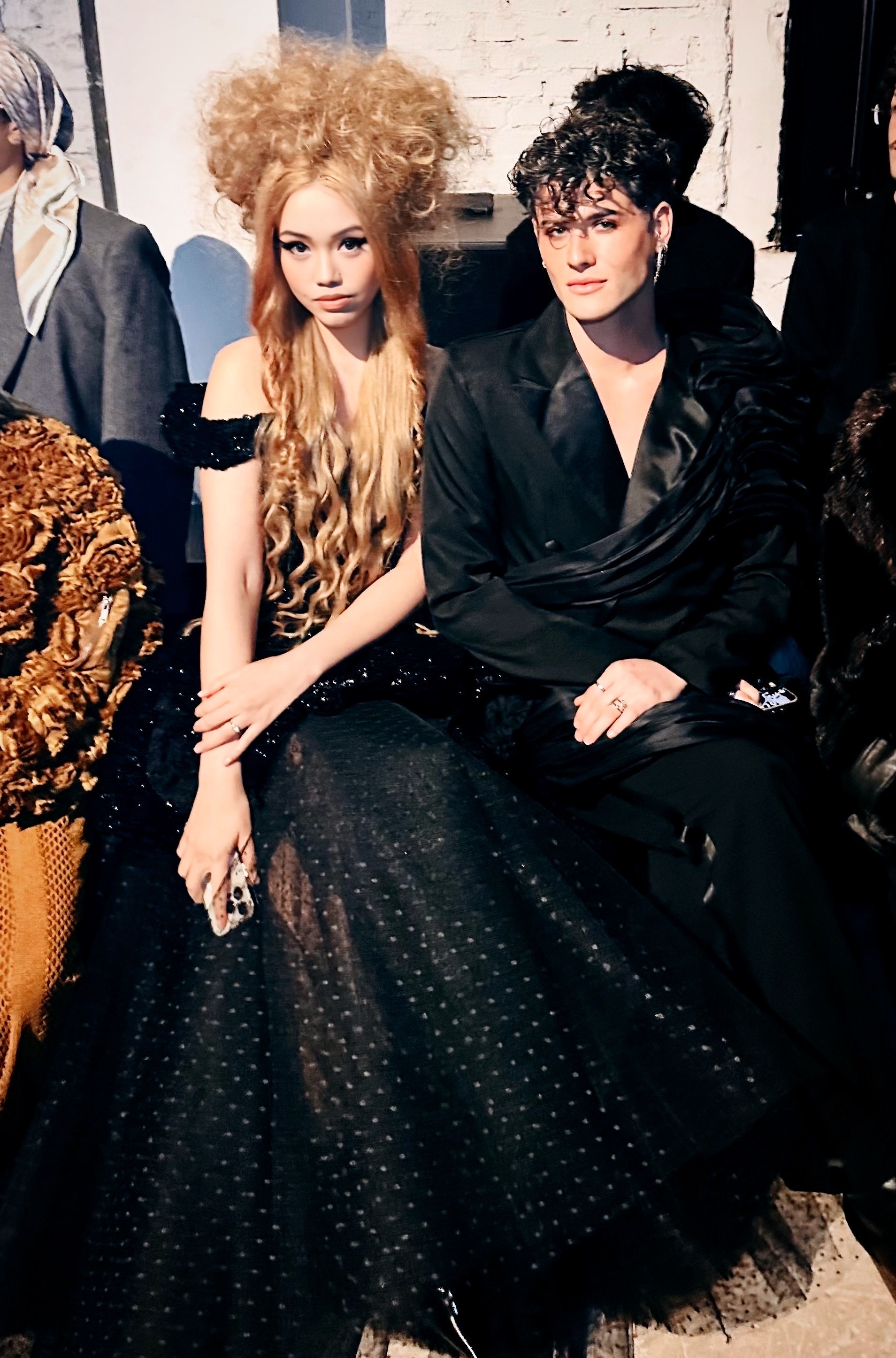 Vietnamese supermodel Jessica Minh Anh transforms on the Paris Fashion Week catwalk - Photo 4. Siêu mẫu Việt Jessica Minh Anh biến hóa trên sàn diễn Tuần lễ Thời trang Paris- Ảnh 4.