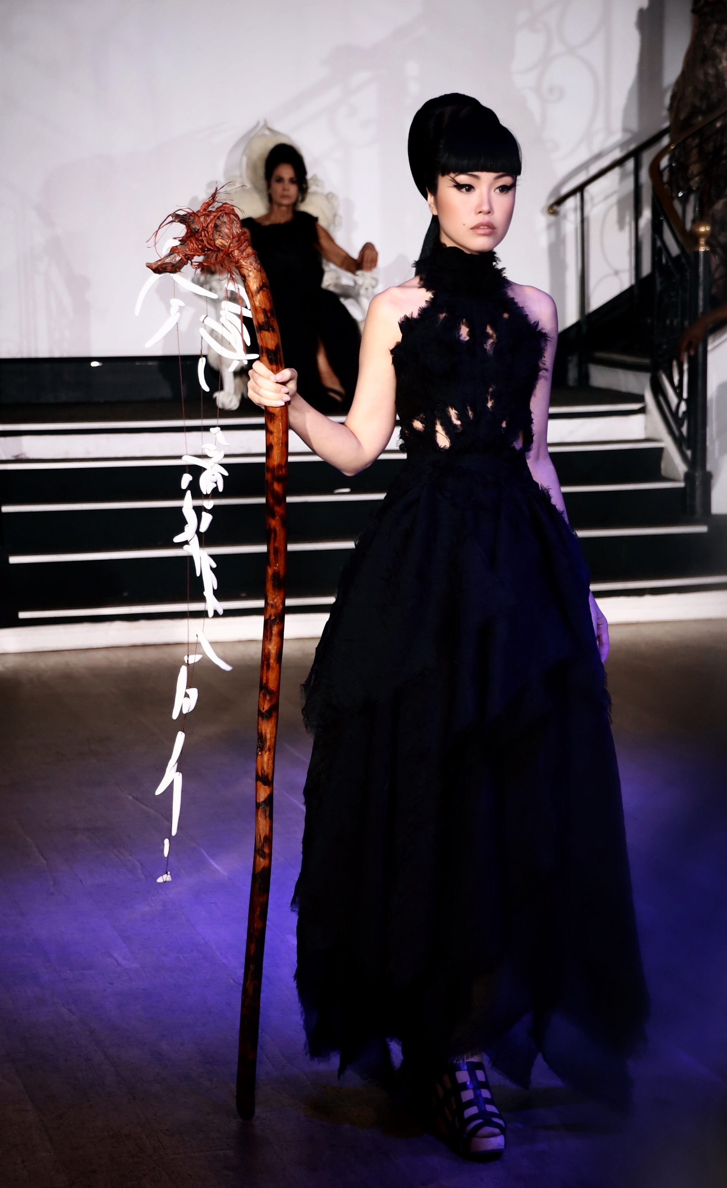 Vietnamese supermodel Jessica Minh Anh transforms on the Paris Fashion Week catwalk - Photo 1. Siêu mẫu Việt Jessica Minh Anh biến hóa trên sàn diễn Tuần lễ Thời trang Paris- Ảnh 1.