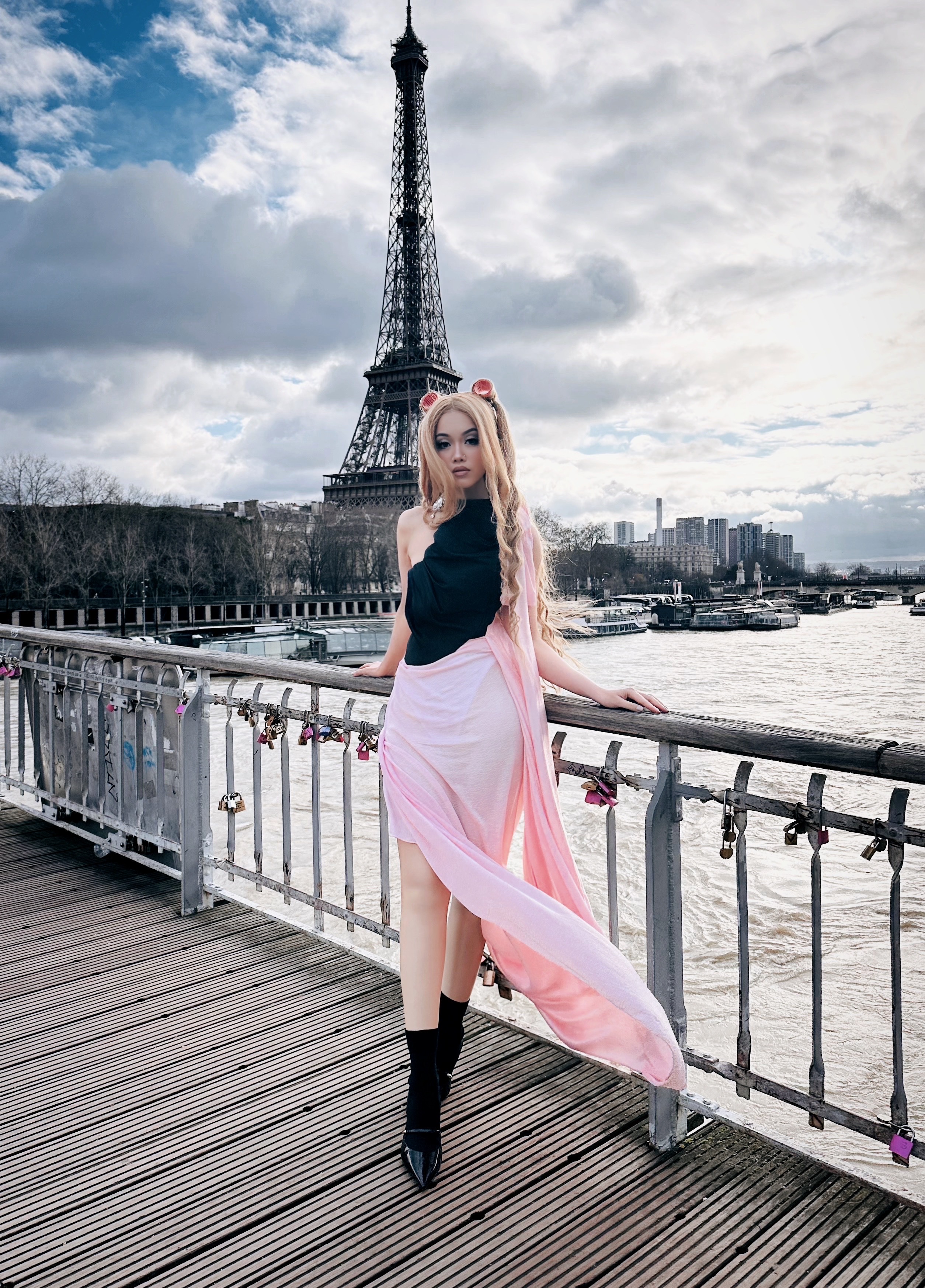 Vietnamese supermodel Jessica Minh Anh transforms on the Paris Fashion Week catwalk - Photo 6. Siêu mẫu Việt Jessica Minh Anh biến hóa trên sàn diễn Tuần lễ Thời trang Paris- Ảnh 6.