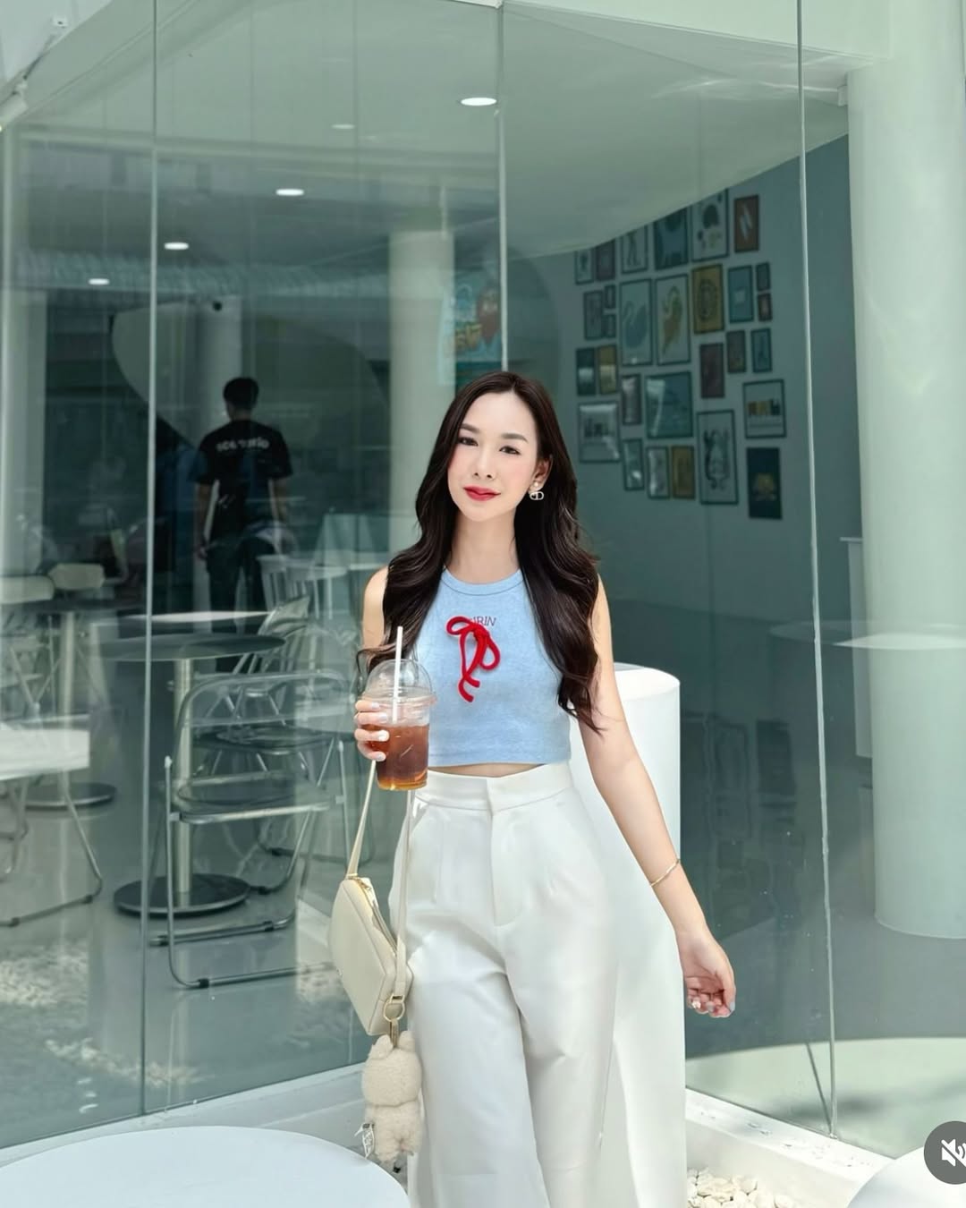 ออกไปเที่ยวกับโทนสีพาสเทลหวานๆ - รูปที่ 2. Xuống phố với gam màu pastel ngọt ngào- Ảnh 2.