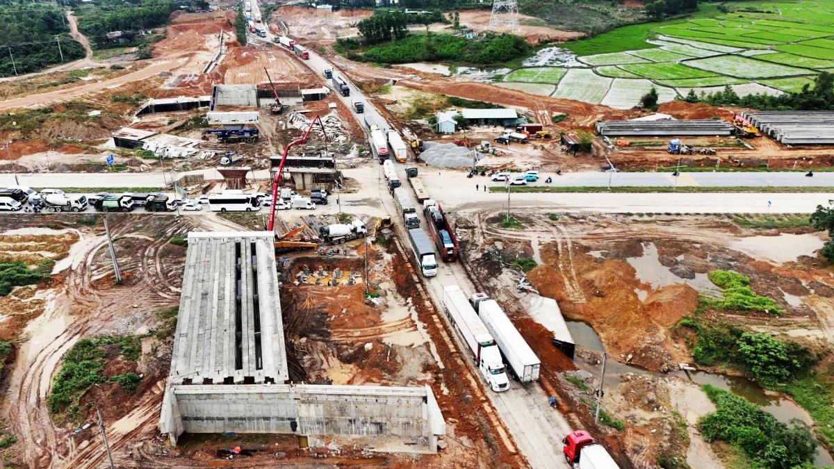 Đà Nẵng: Chốt tiến độ vành đai phía tây nối dài, cao tốc Hòa Liên - Túy Loan- Ảnh 4. Đà Nẵng: Chốt tiến độ vành đai phía tây nối dài, cao tốc Hòa Liên - Túy Loan- Ảnh 4.