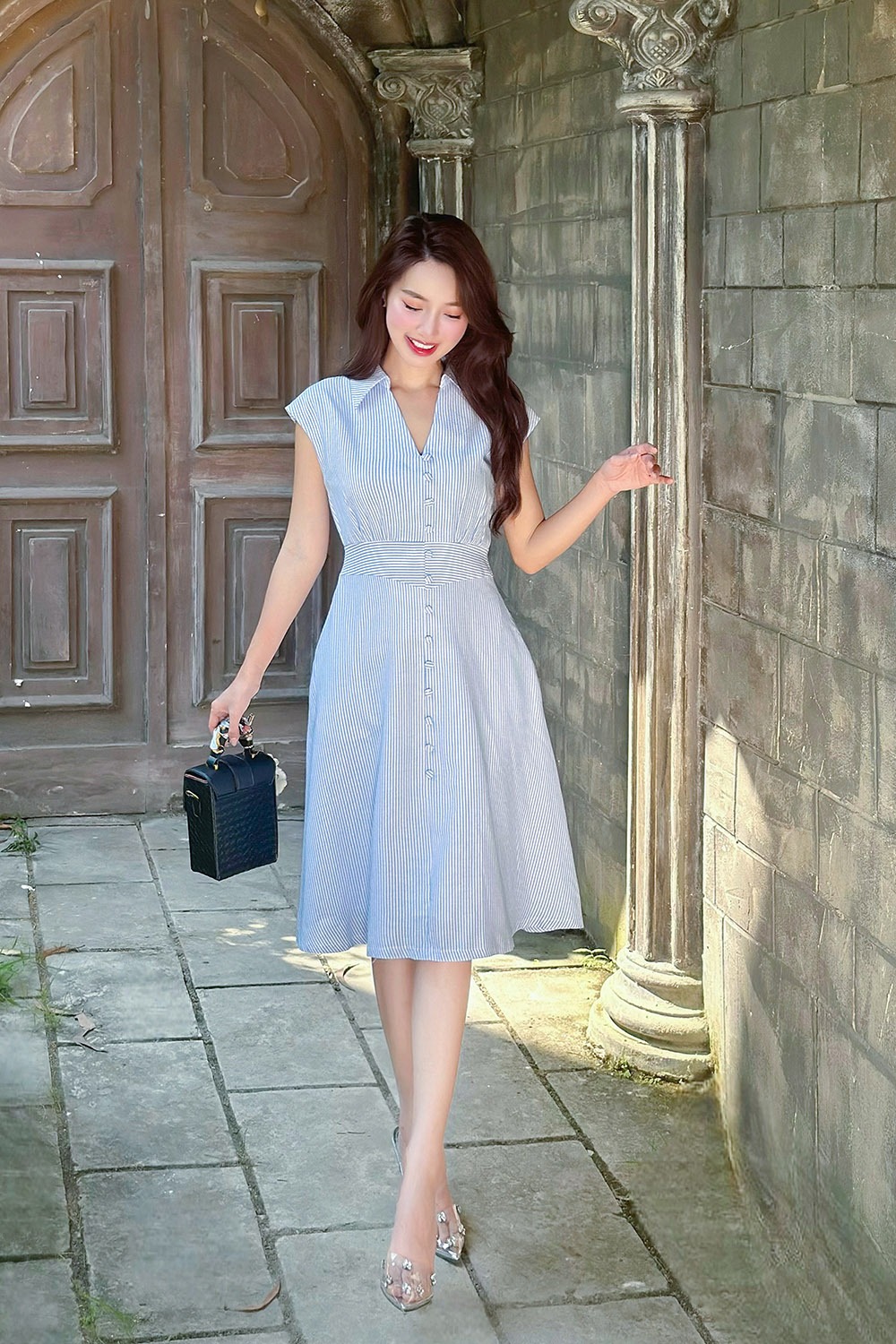 Μην φοβάστε να σπάσετε τα καλούπια με μοναδικά ριγέ ρούχα - Φωτογραφία 3. Ngại gì phá cách với trang phục kẻ sọc độc đáo- Ảnh 3.