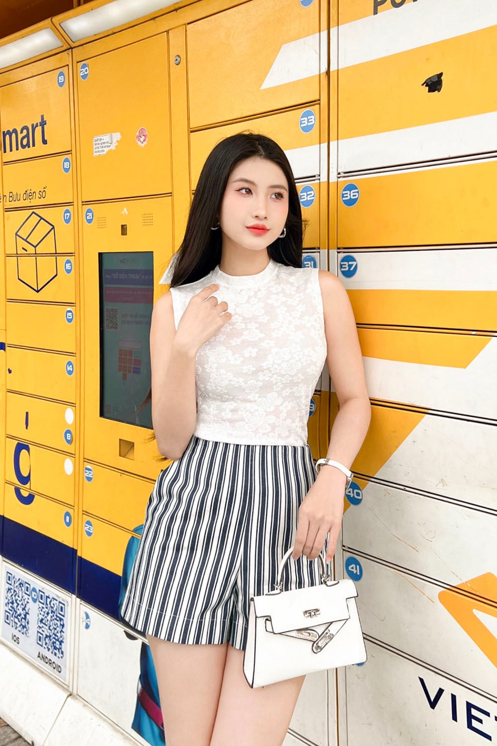 Μην φοβάστε να σπάσετε τα καλούπια με μοναδικά ριγέ ρούχα - Φωτογραφία 4. Ngại gì phá cách với trang phục kẻ sọc độc đáo- Ảnh 4.