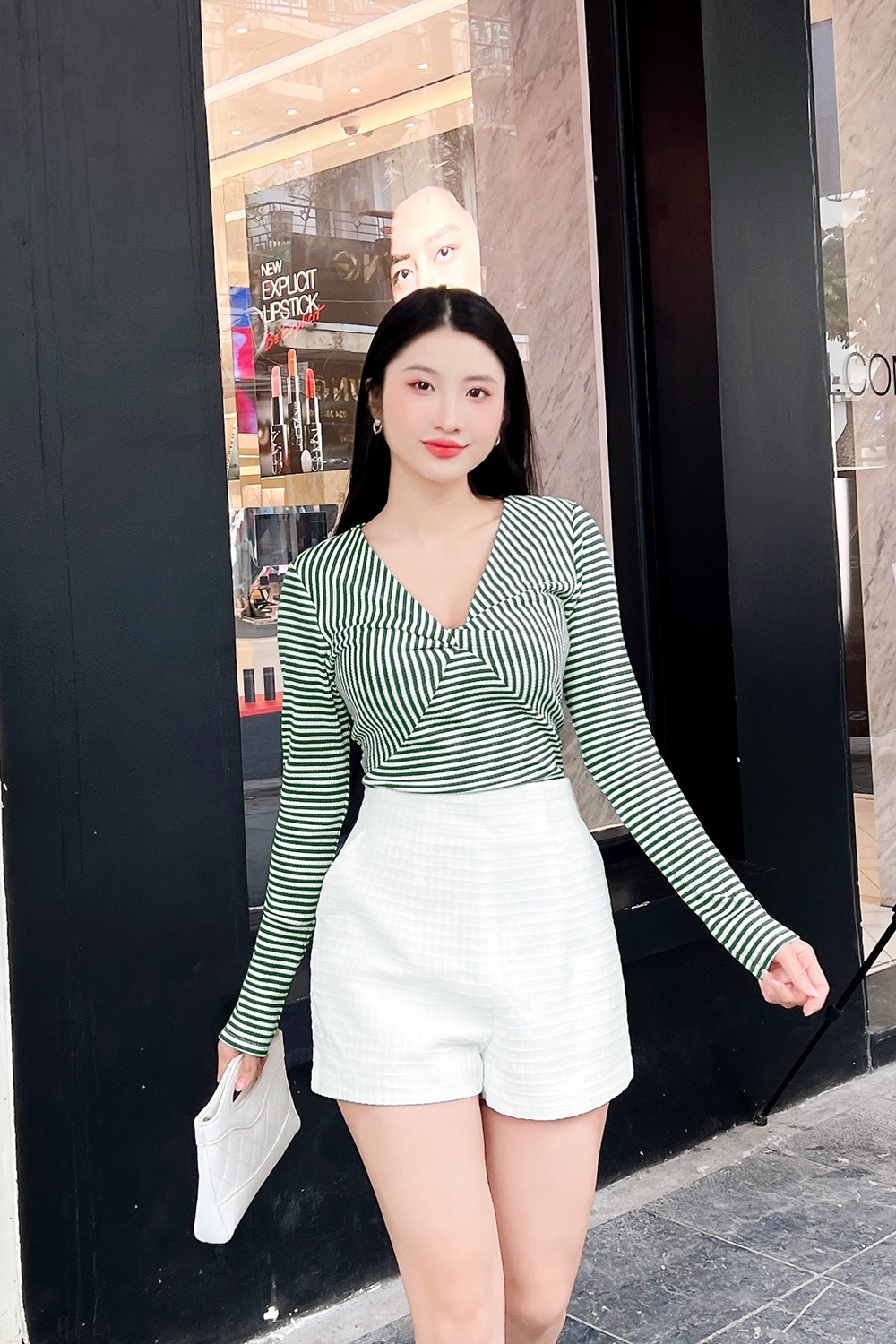 Μην φοβάστε να σπάσετε τα καλούπια με μοναδικά ριγέ ρούχα - Φωτογραφία 5. Ngại gì phá cách với trang phục kẻ sọc độc đáo- Ảnh 5.