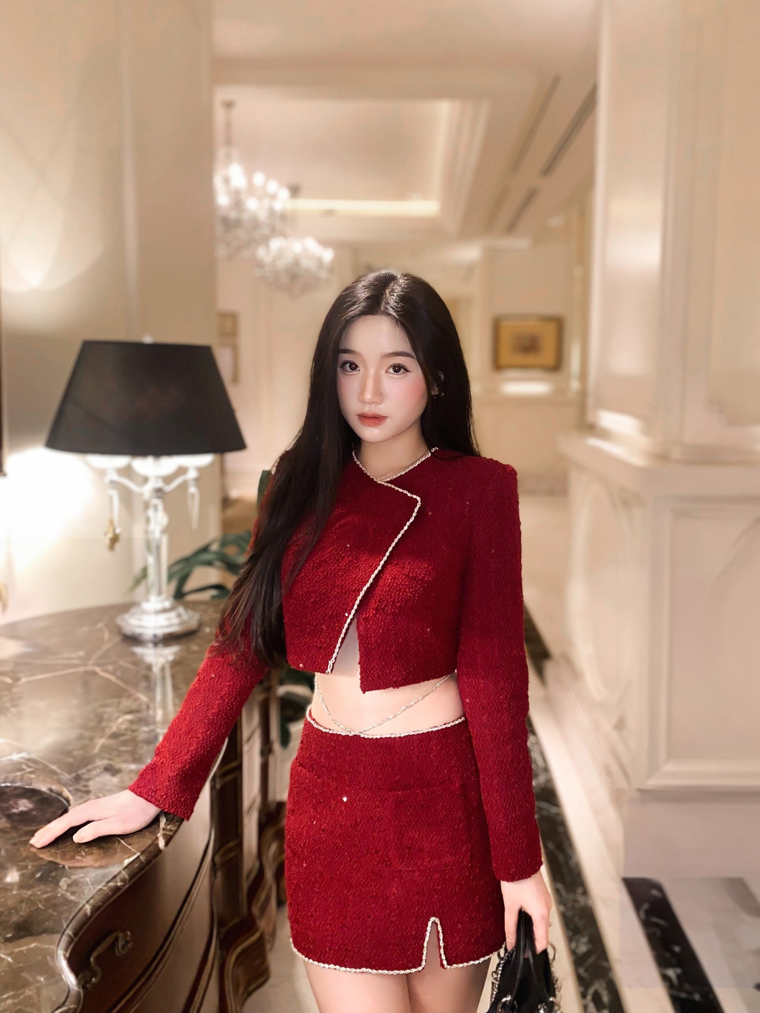 Verzierte Outfits helfen ihr, in jedem Raum zu glänzen – Foto 4. Trang phục đính kết giúp nàng tỏa sáng mọi không gian- Ảnh 4.