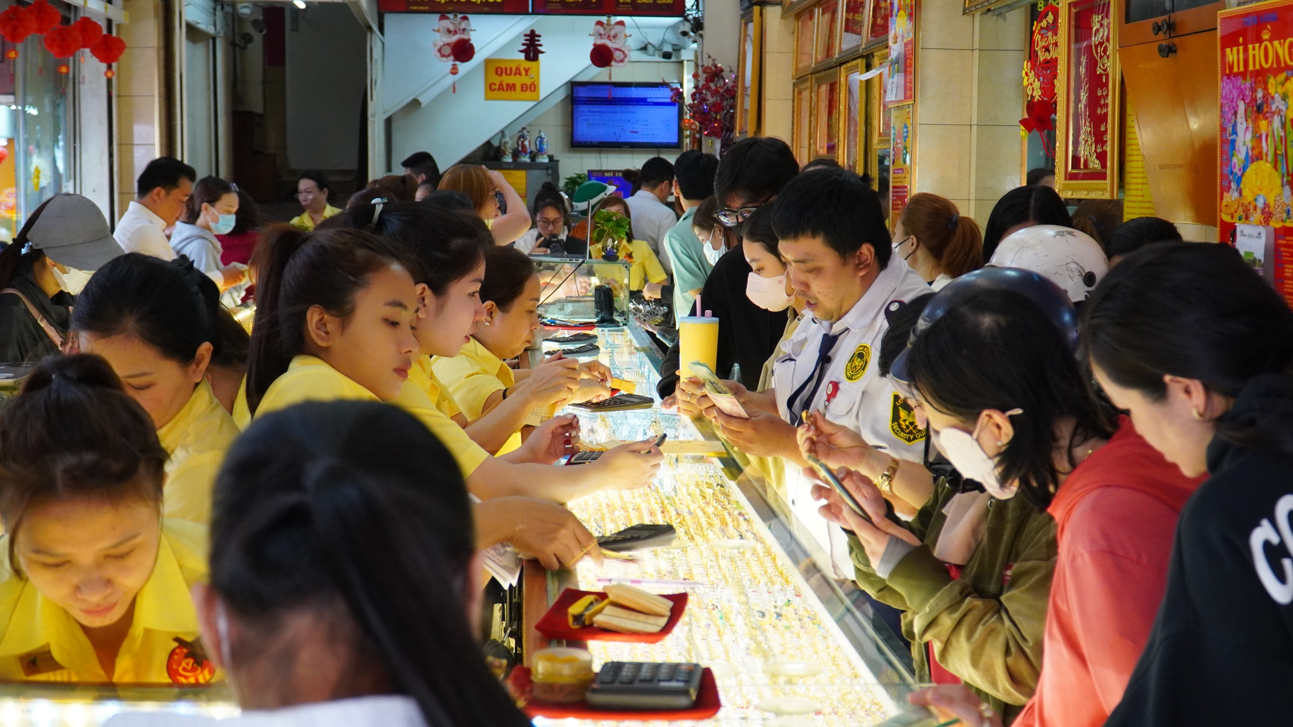 'Dân chơi' 40 năm mua vàng vì đam mê, không cần canh vía Thần tài- Ảnh 2.