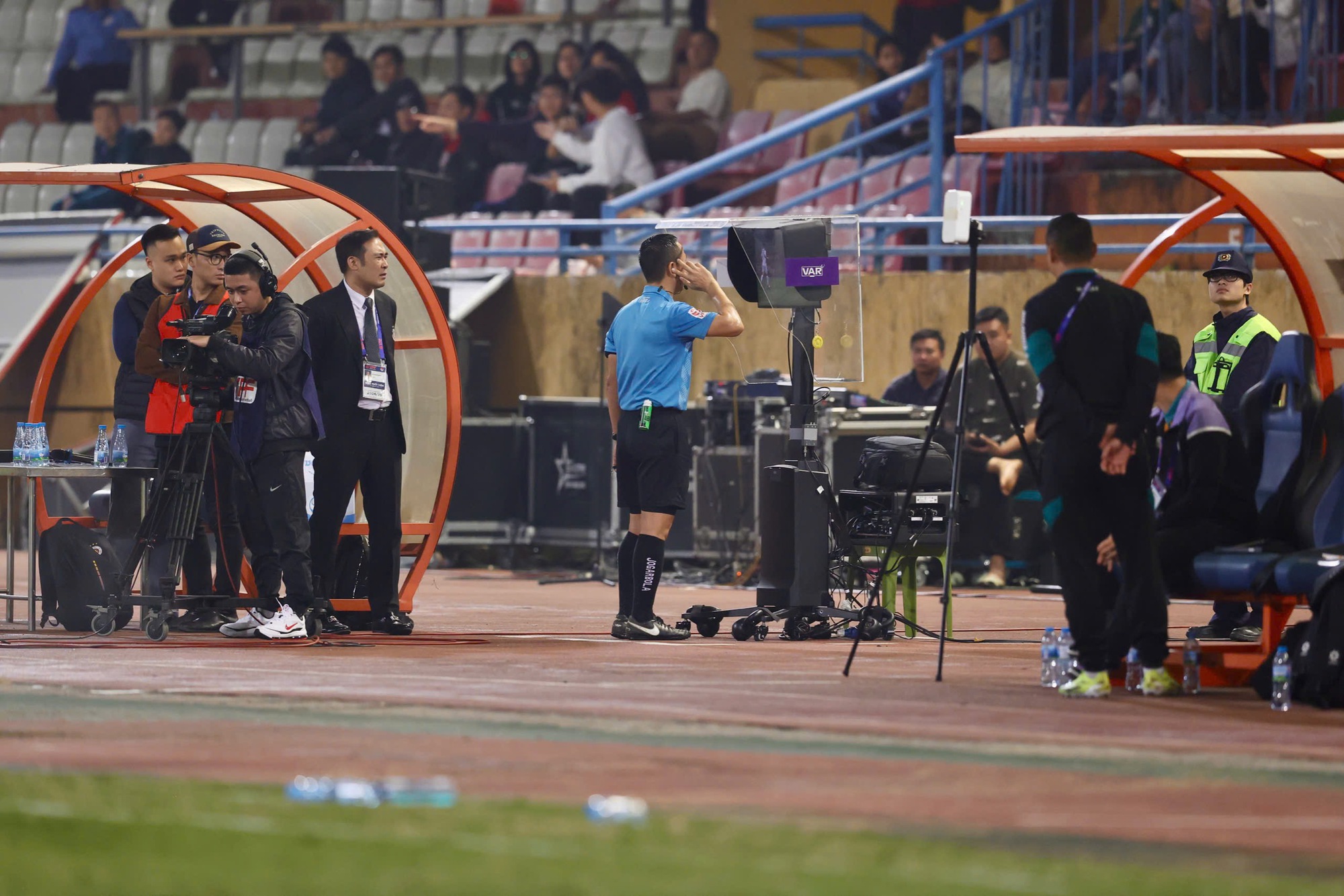 HAGL khó rớt hạng, một loạt cựu vương V-League nguy cơ lại cực cao- Ảnh 2.