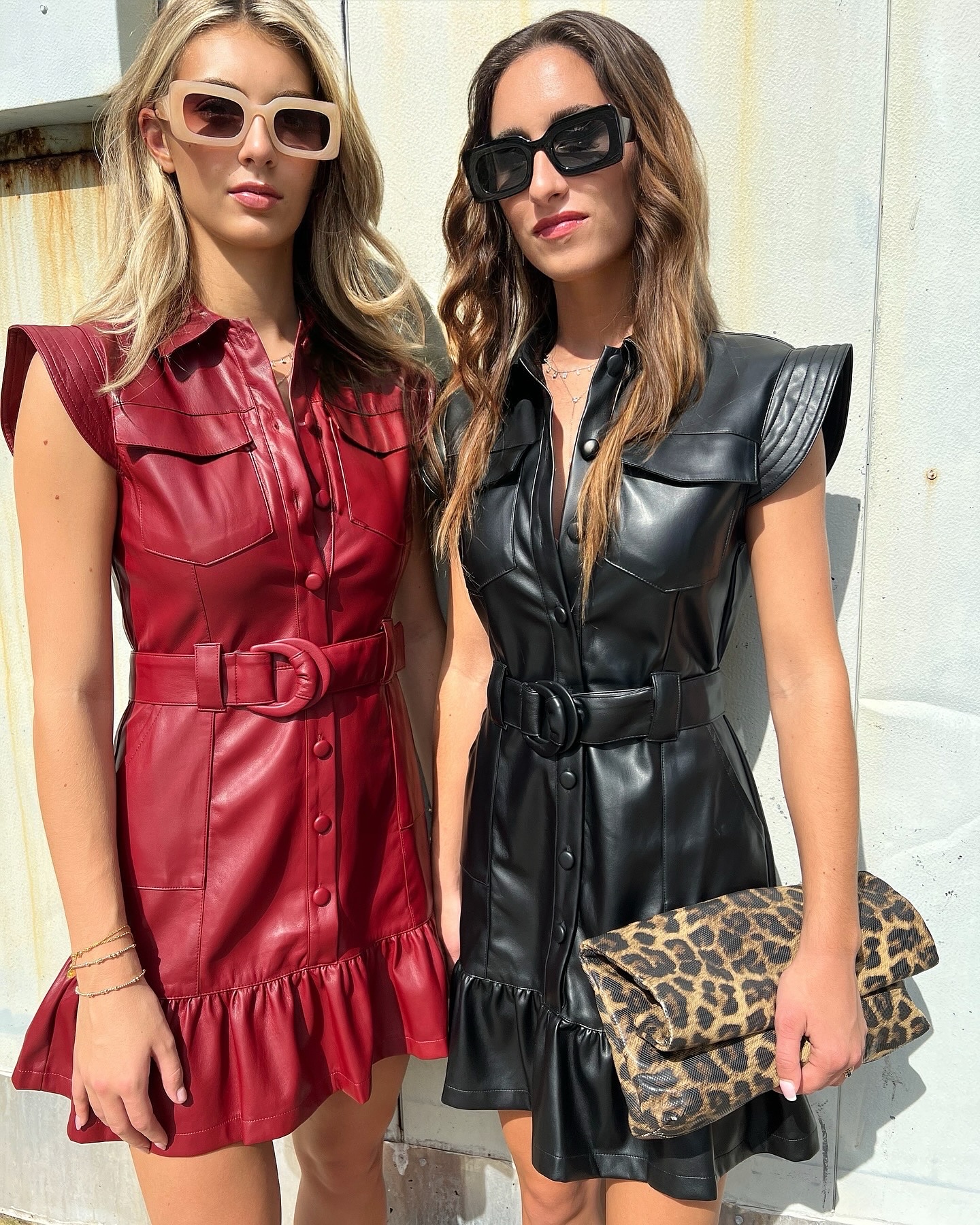 Frumusețea îndrăzneață și elegantă a unei fuste de piele în stil cămașă - Fotografia 6. Vẻ đẹp táo bạo và thanh lịch của váy da kiểu dáng sơ mi- Ảnh 6.