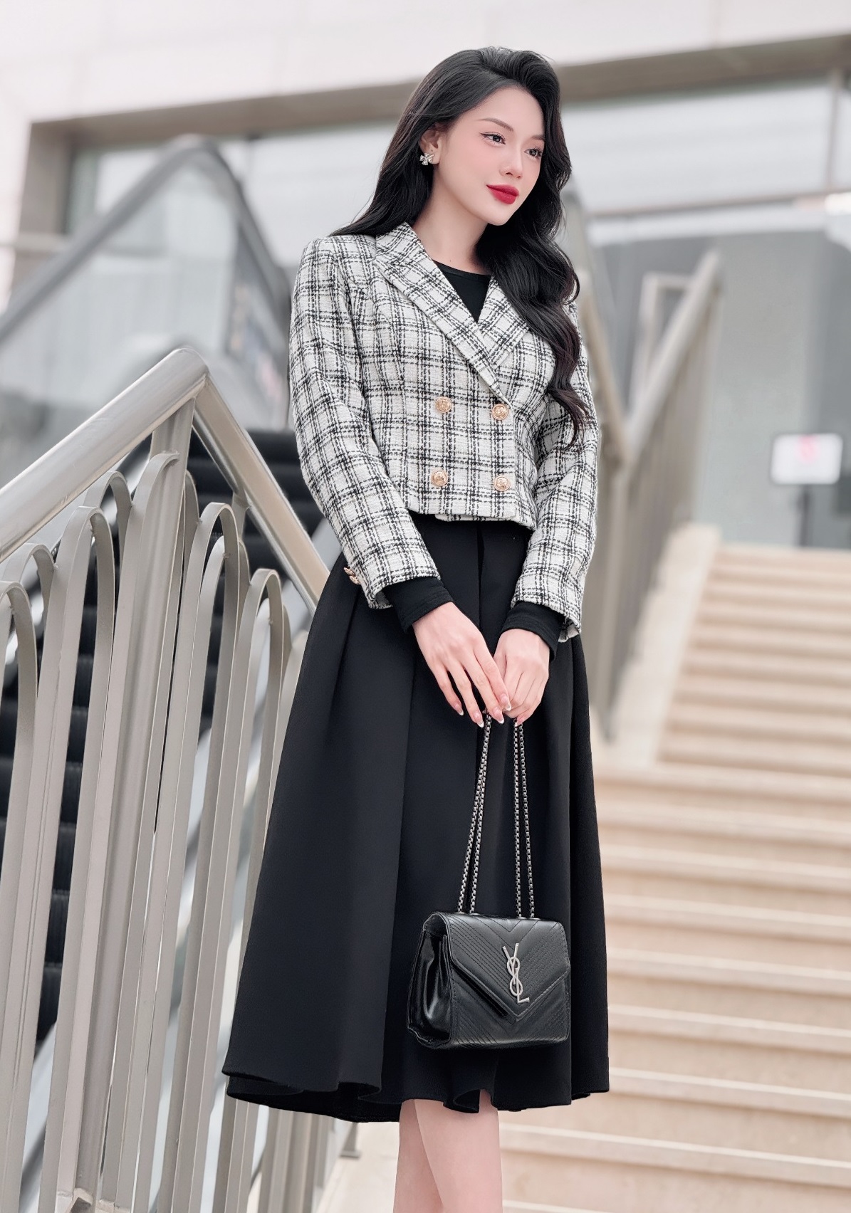 Sofisticado desde todos los ángulos con atuendos en capas - Foto 7. Tinh tế từ mọi góc nhìn với phong cách phối đồ nhiều lớp- Ảnh 7.